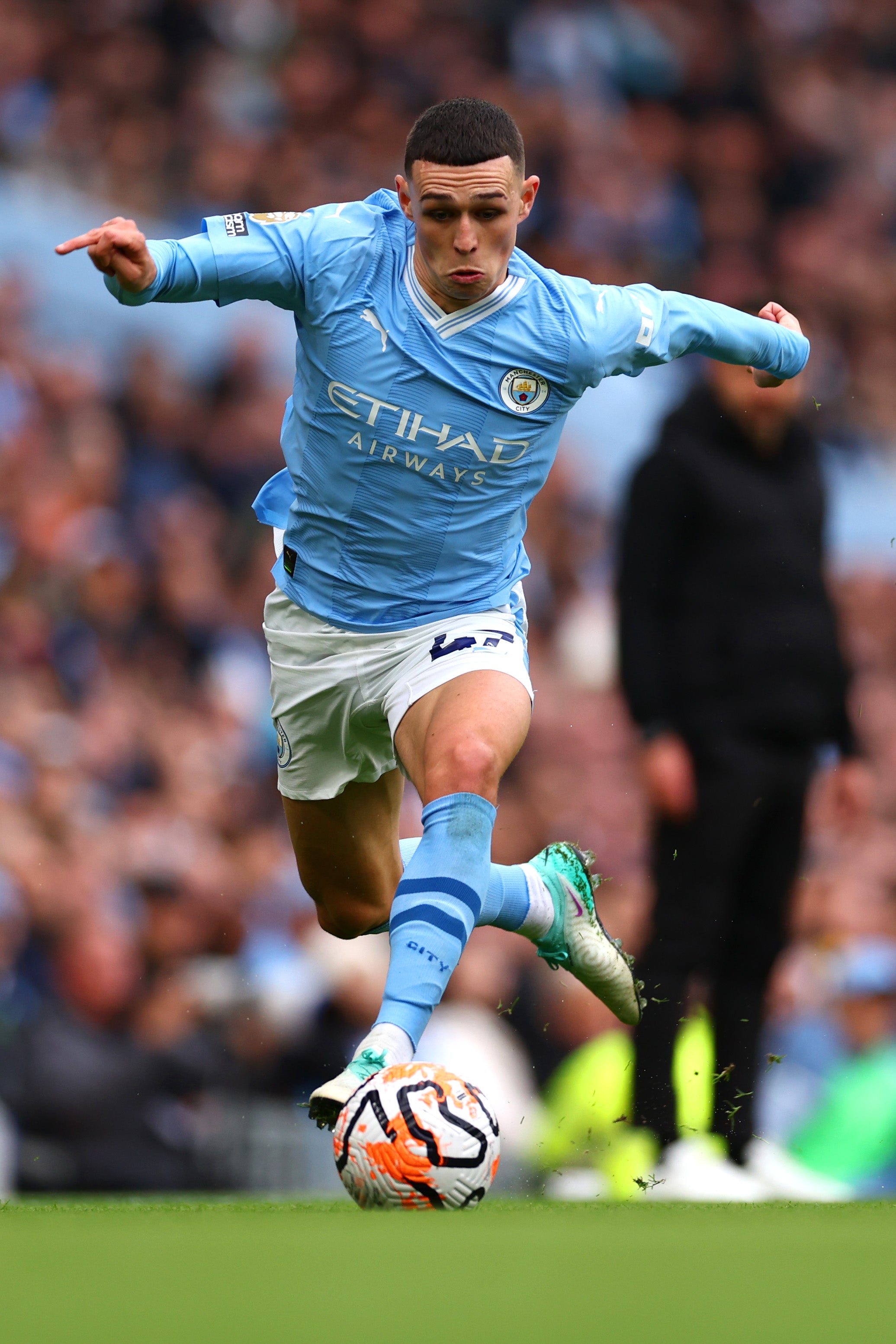 Phil Foden of Manchester City runs with the ball