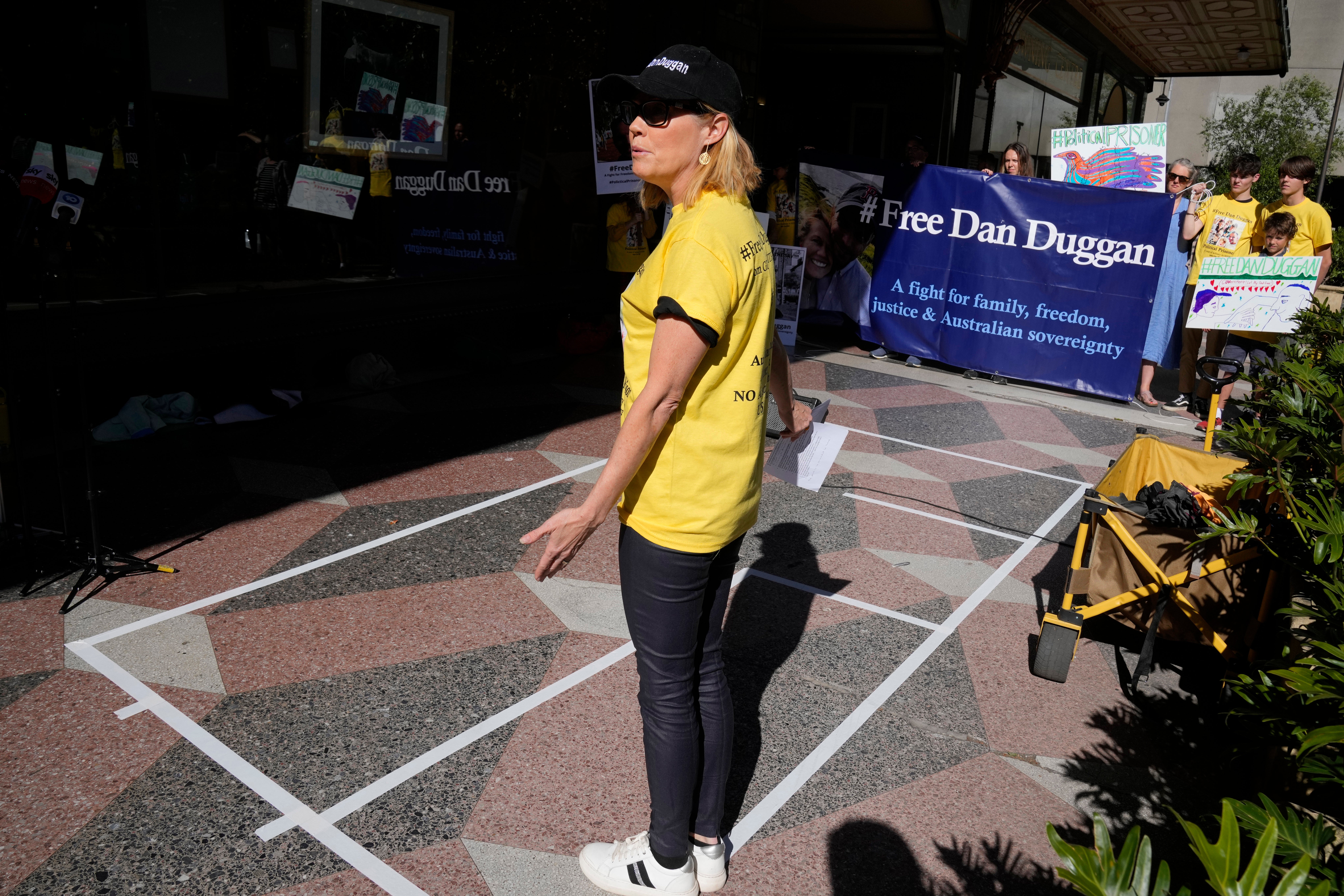 CORRECTION Australia US Pilot