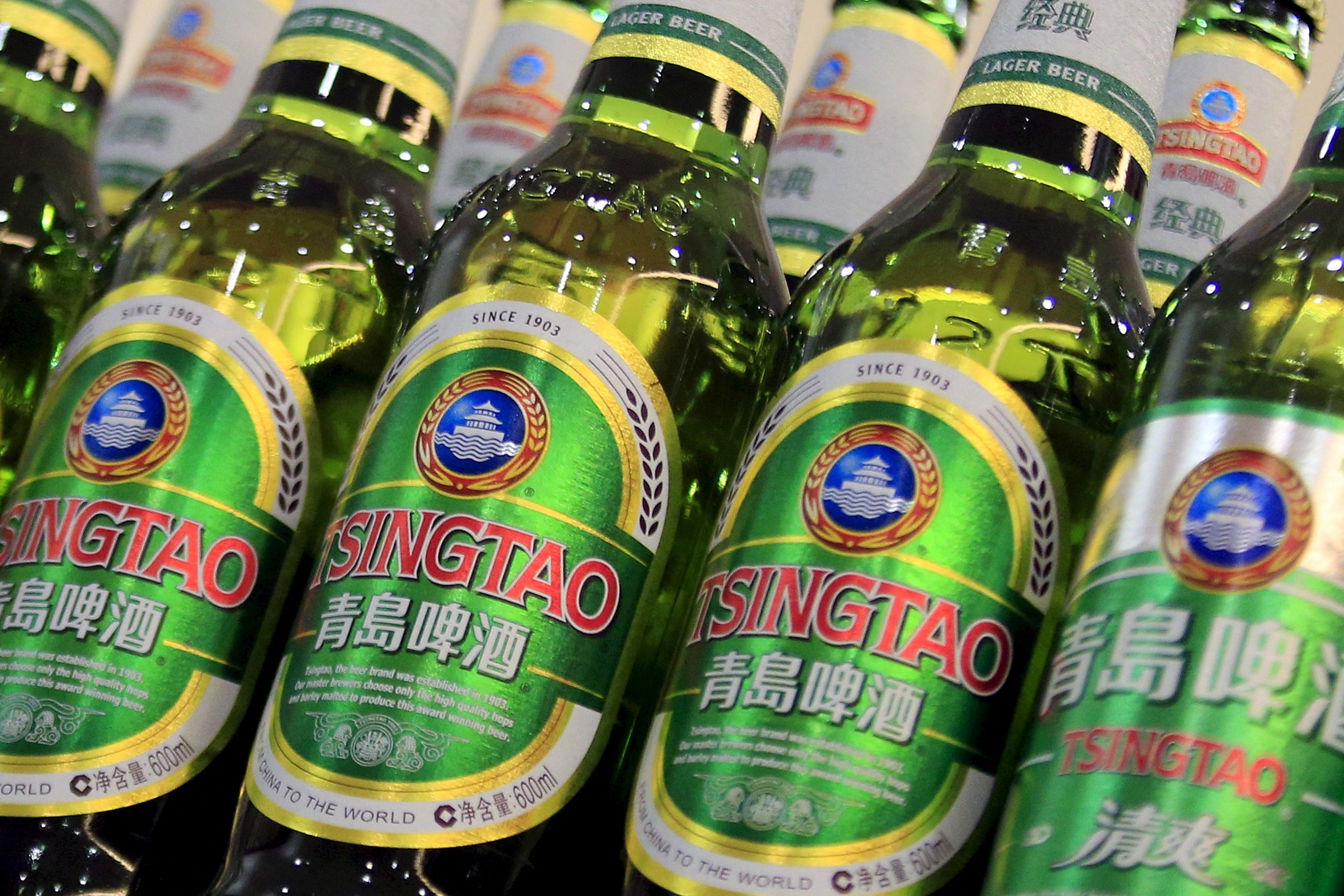 Chinese beer brand Tsingtaohas launched an investigation after a man was seen urinating into a vat at a brewery factory