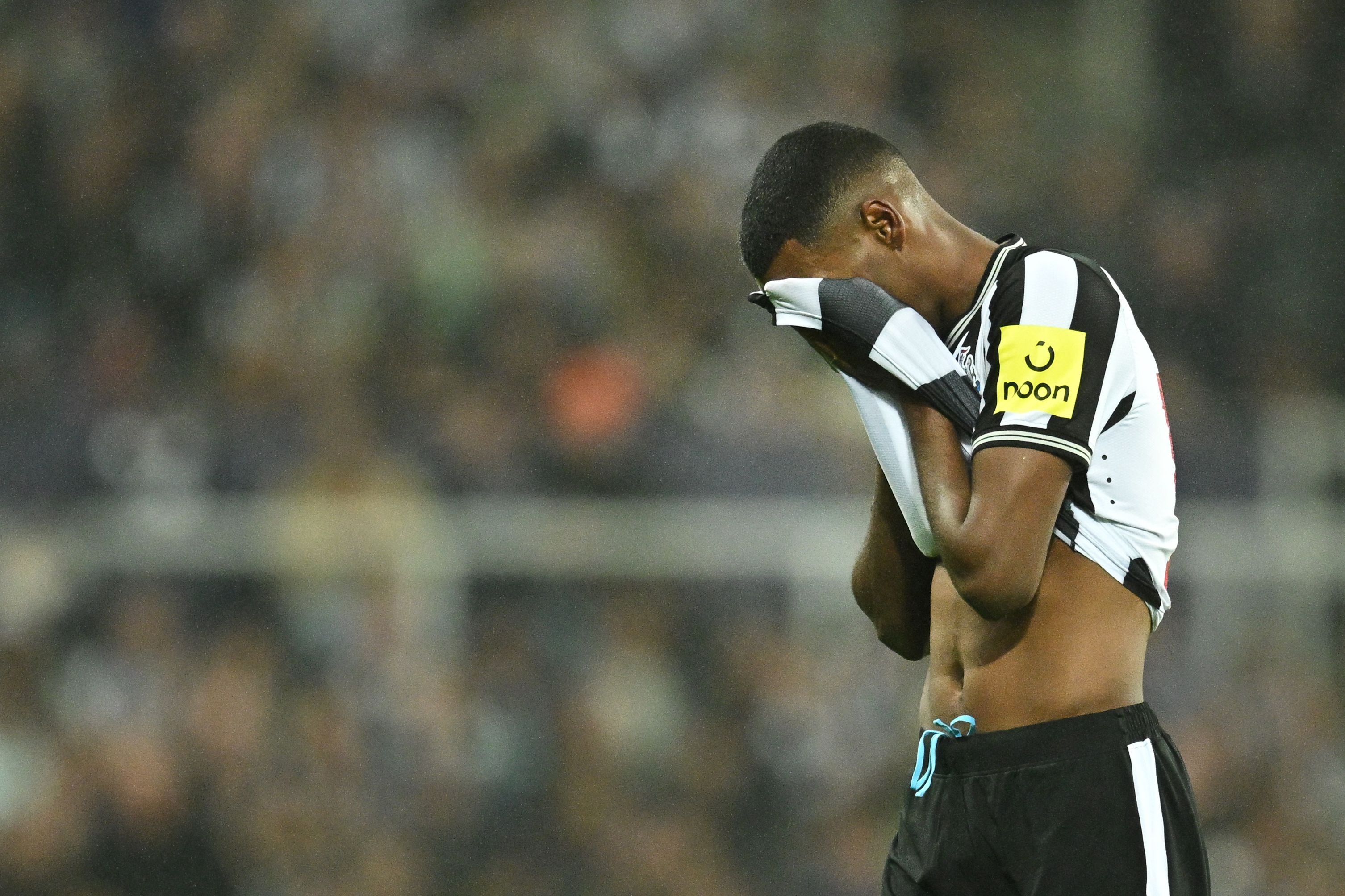 Alexander Isak leaves the pitch following an injury