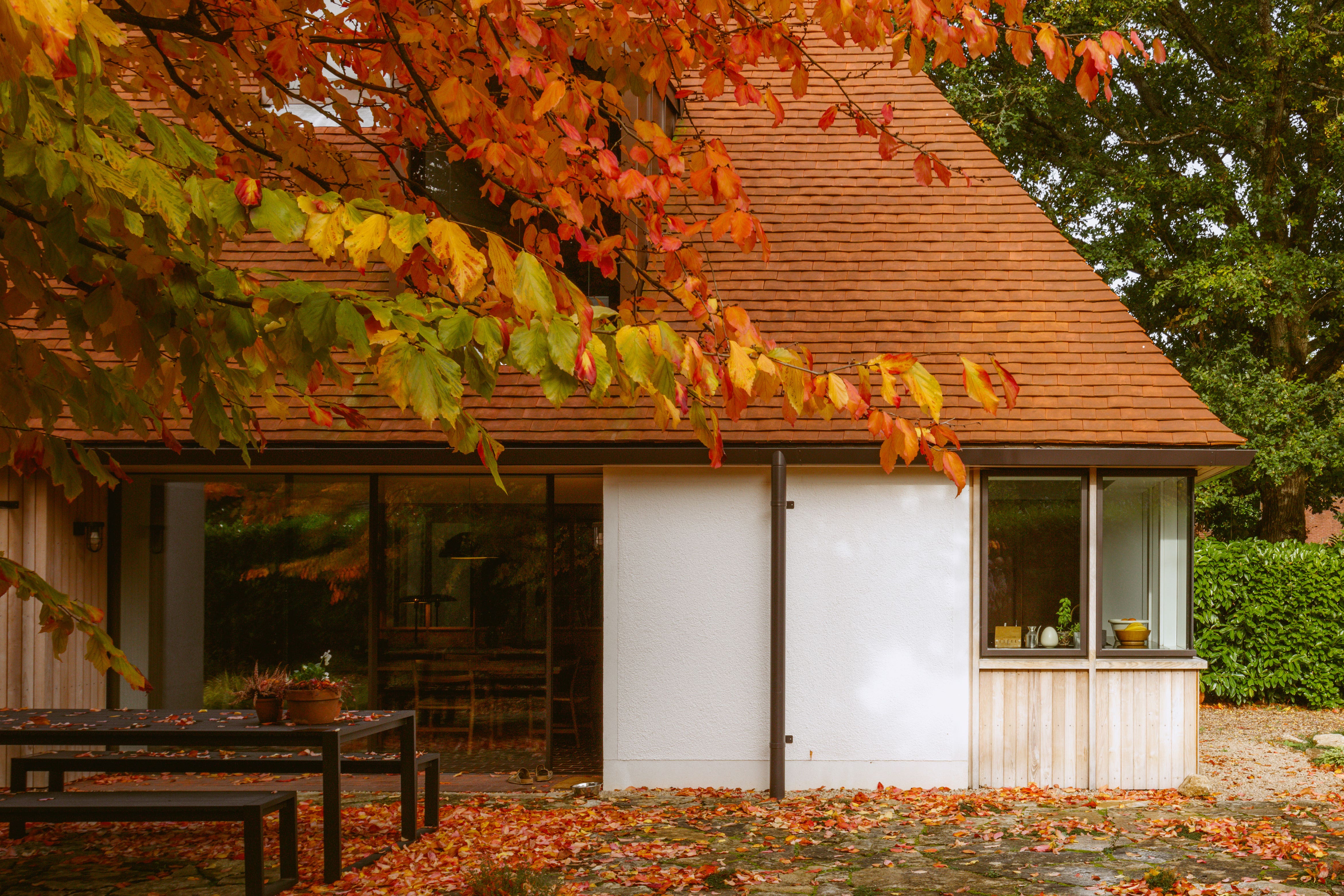 Middle Avenue sits on a corner plot in a garden suburb of Farnham (Jim Stephenson/Riba/PA)