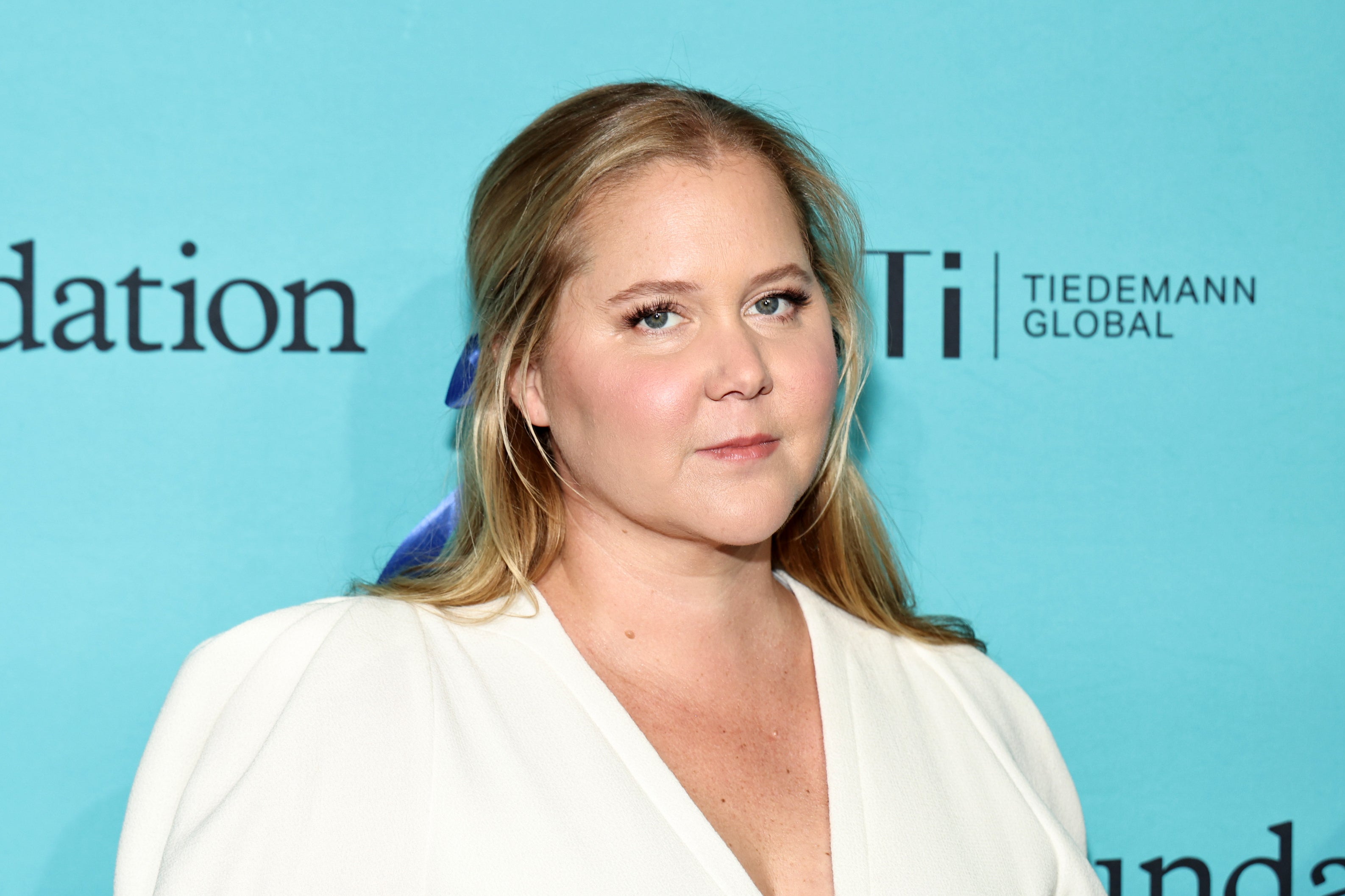 Amy Schumer undergoes back surgery following surfing accident