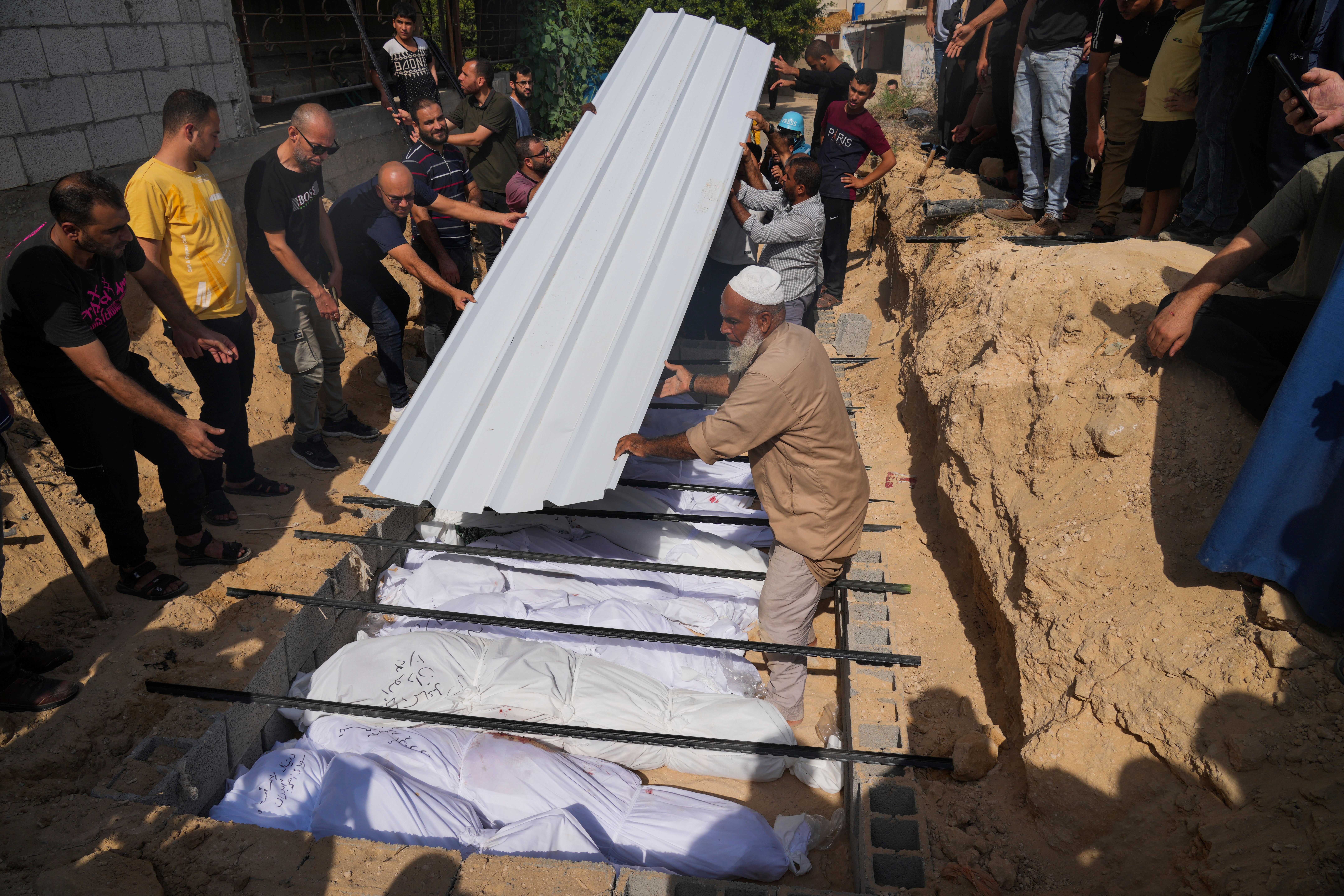 Israel Palestinians Gaza Burying the Dead