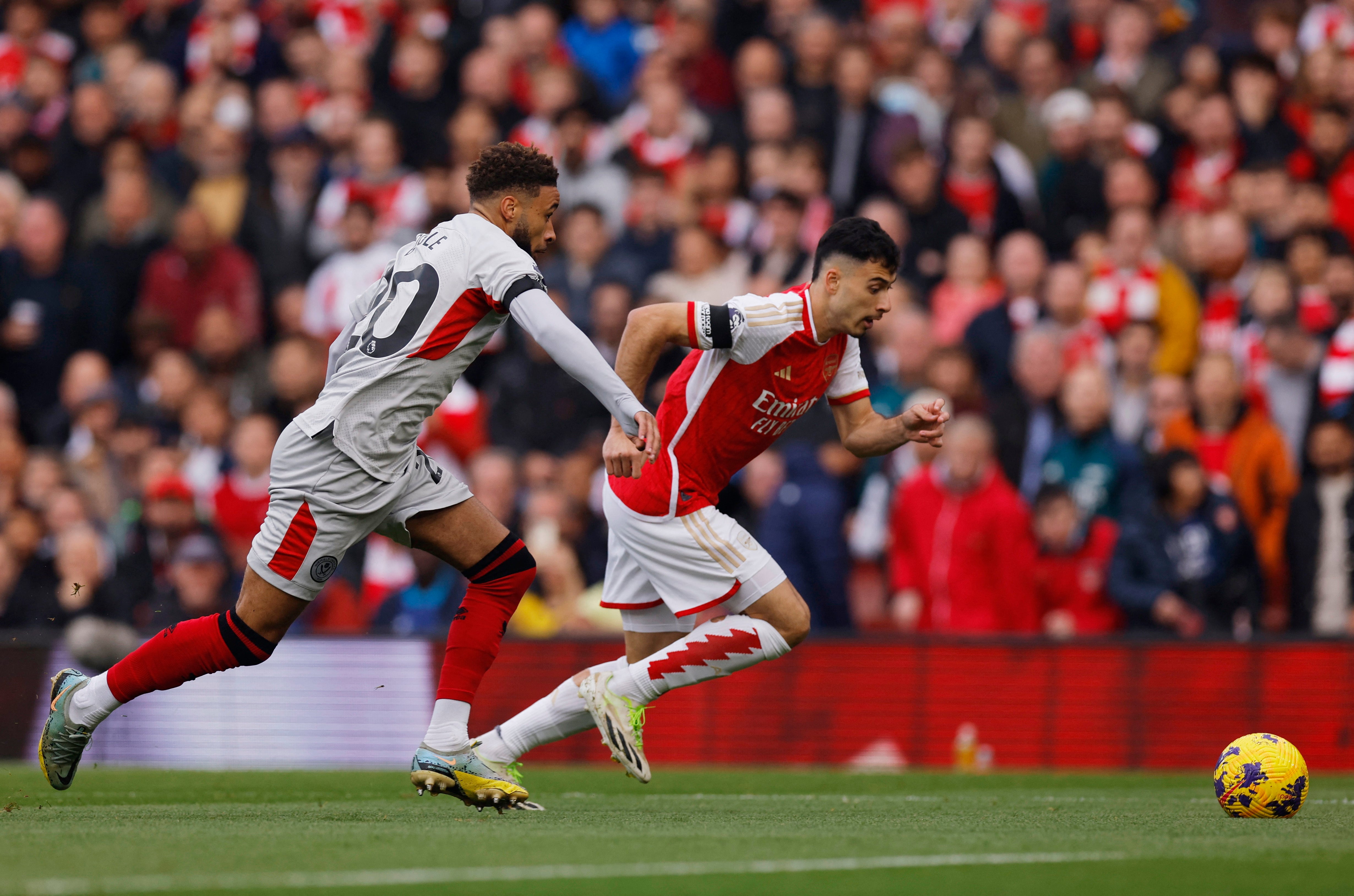 Arsenal’s Gabriel Martinelli dribbles with the ball