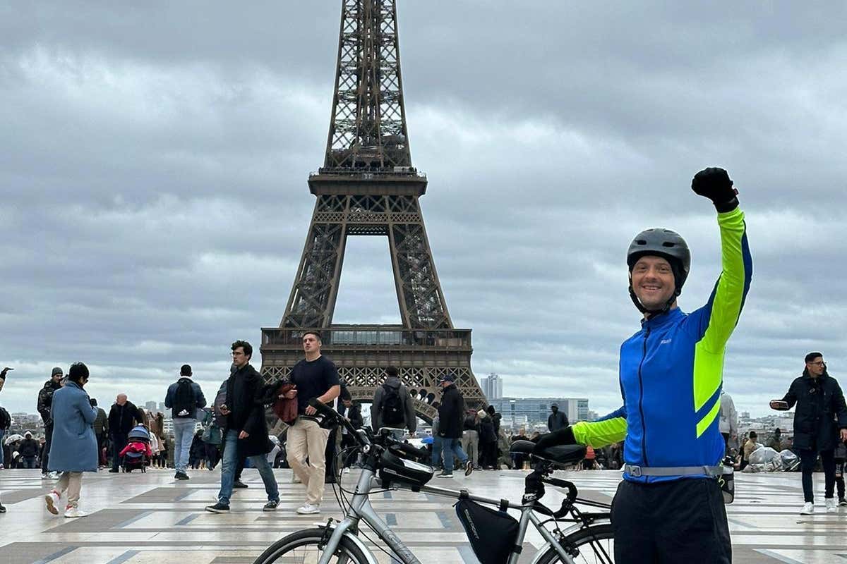 Robert Seaward cycled 200 miles from Buckinghamshire to Paris to watch the Rugby World Cup final (Robert Seaward)