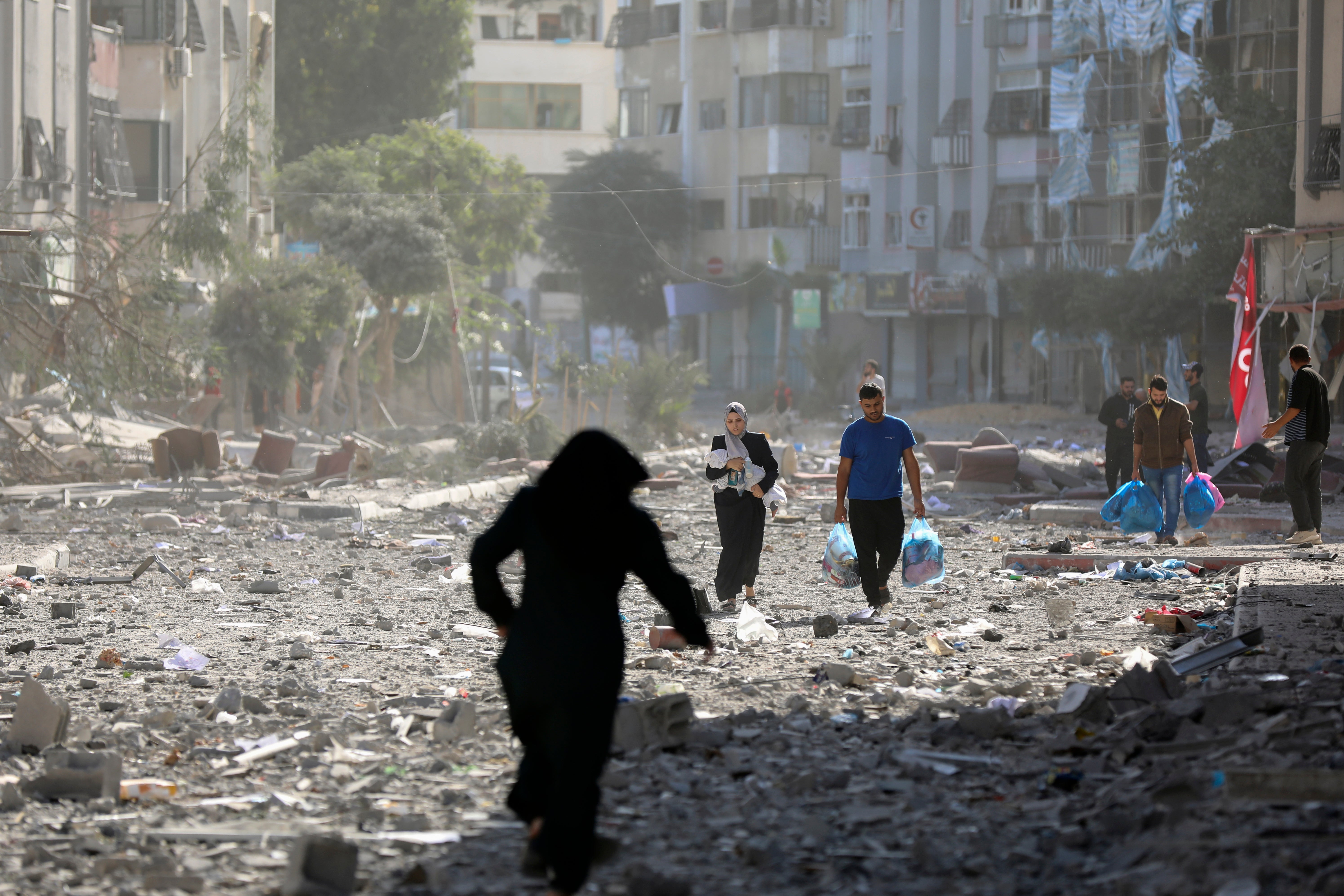 Israeli forces battle Hamas around Gaza City, as military says 800,000 have fled south