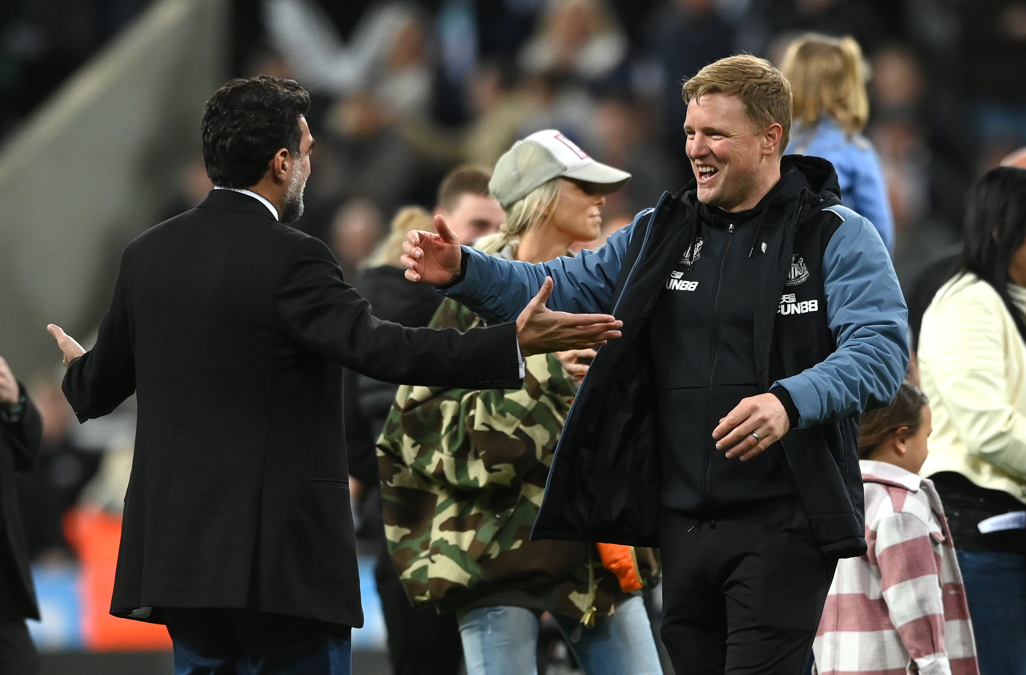 Eddie Howe pictured with Newcastle chairman Yasir Al-Rumayyan