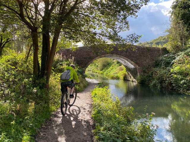 <p>Pedal the Stroudwater Navigation or the Thames and Severn Canal for a behind-the-scenes tour of the Cotswolds </p>