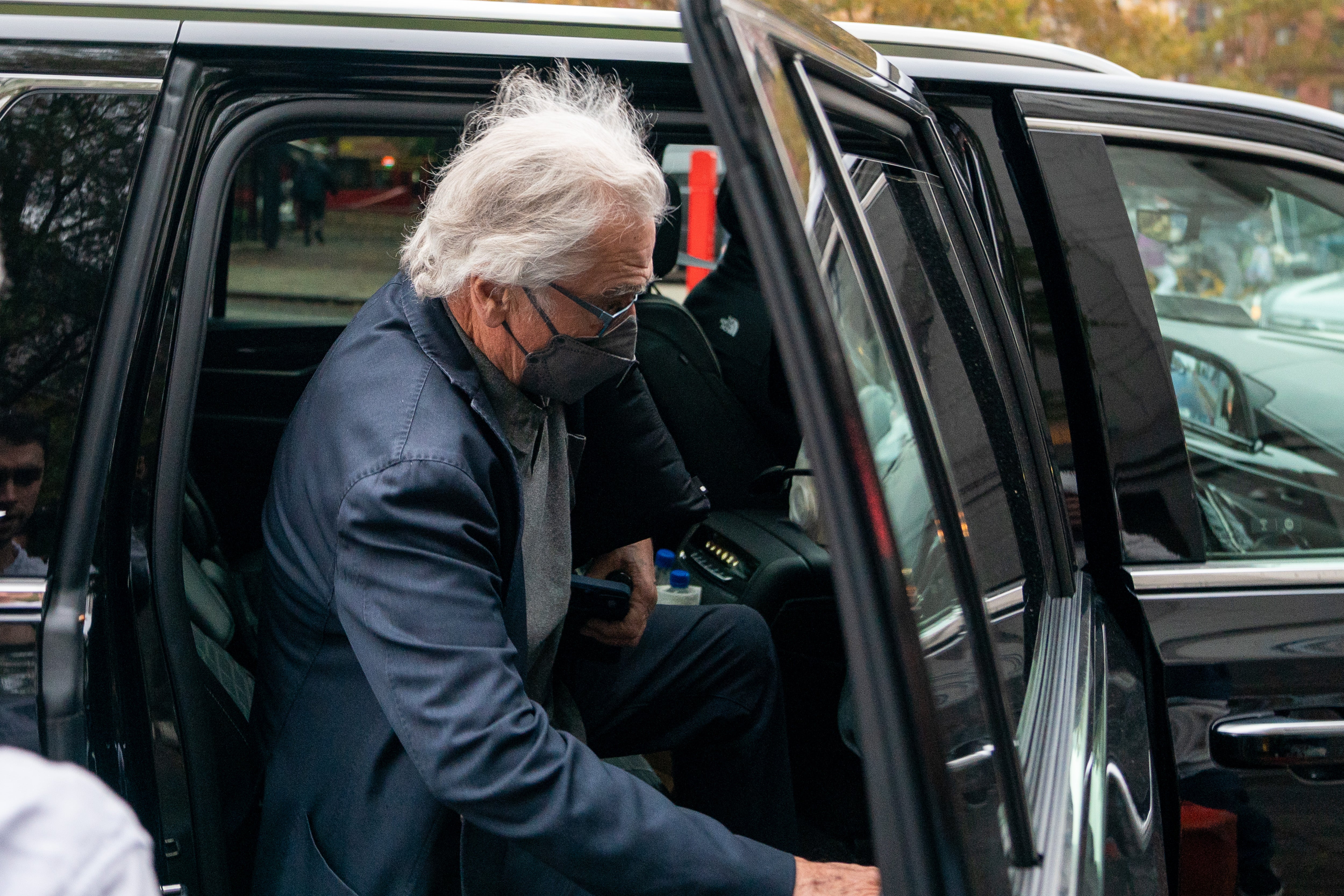 De Niro departs federal court in New York