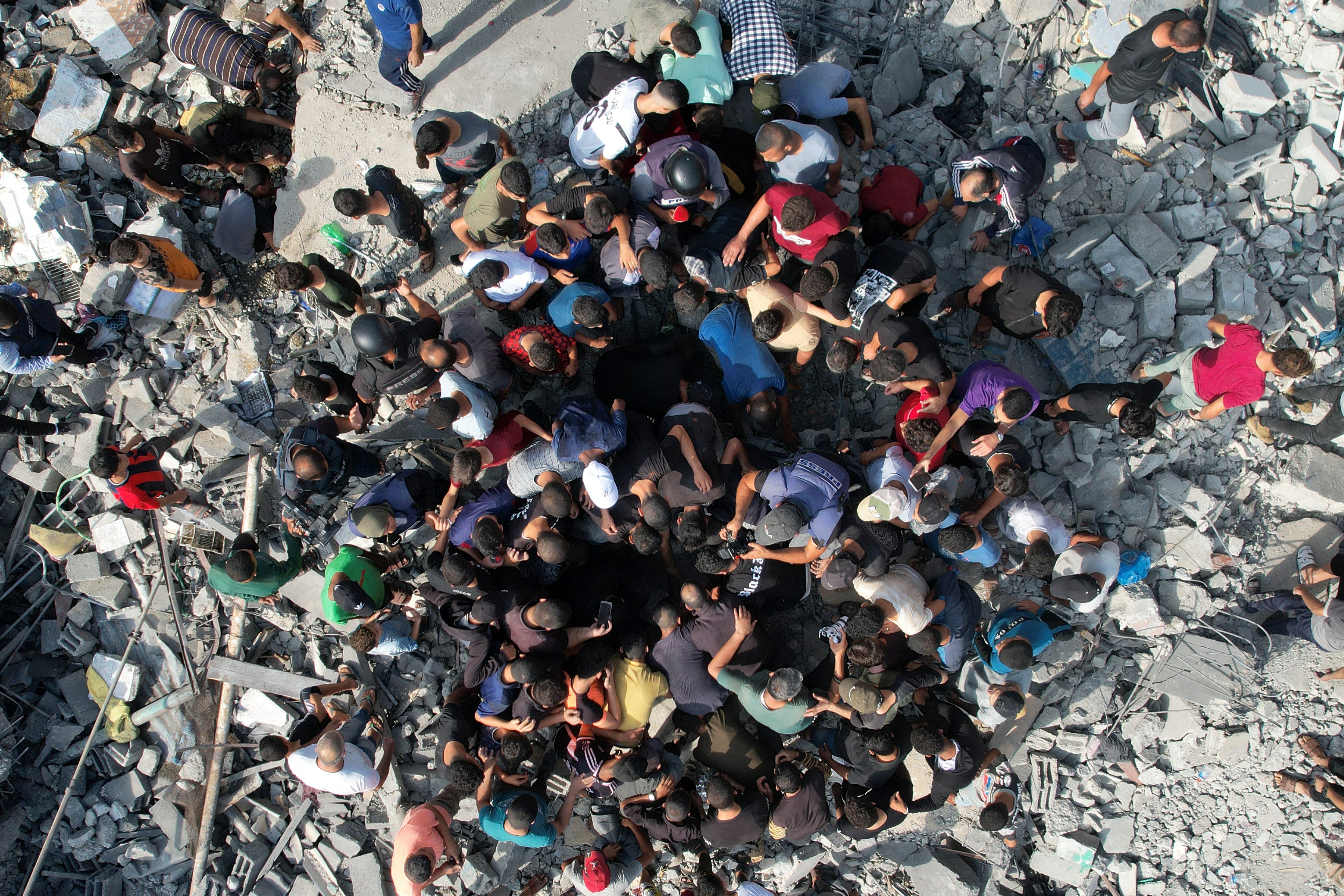 Israeli troops surround Gaza City and cut off the northern part of the besieged territory