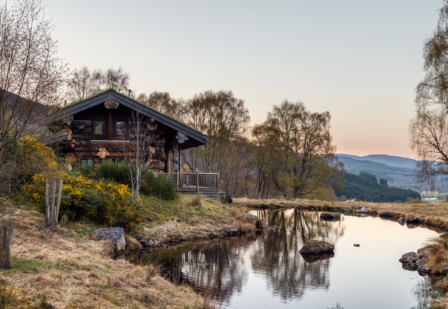 Eagle Brae: classic log cabins in a theatrical Highland setting