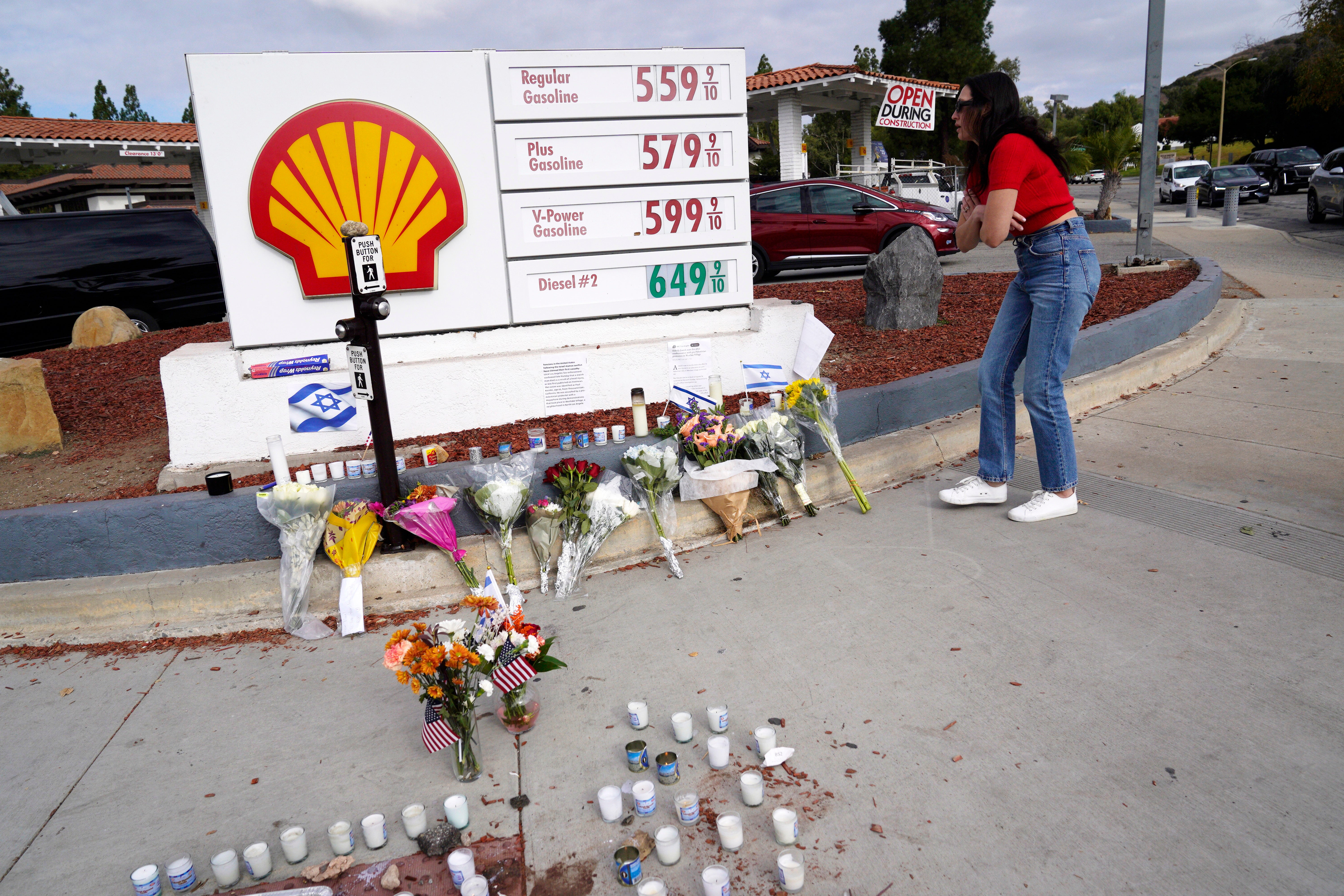 A makeshift shrine is placed at the scene of a Sunday confrontation that lead to death of a demonstrator Tuesday, Nov. 7, 2023, in Thousand Oaks, Calif. Paul Kessler, 69, died at a hospital on Monday