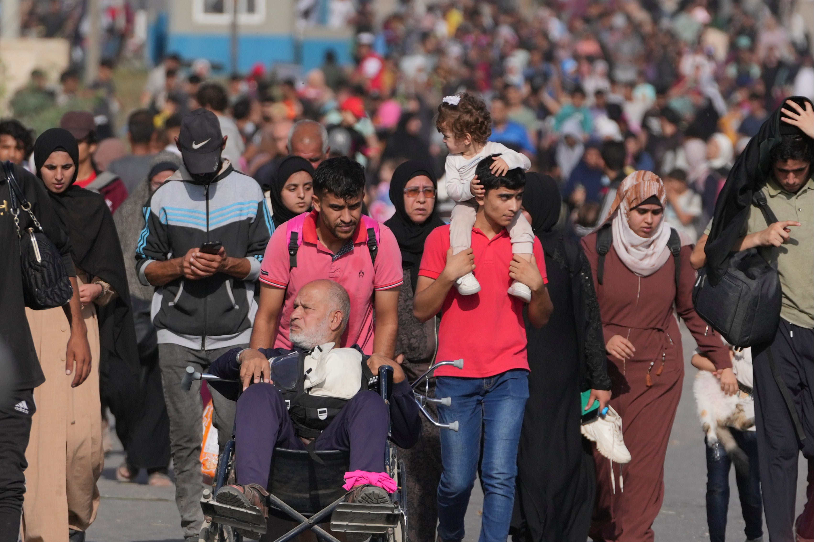 Palestinians flee to the southern Gaza Strip