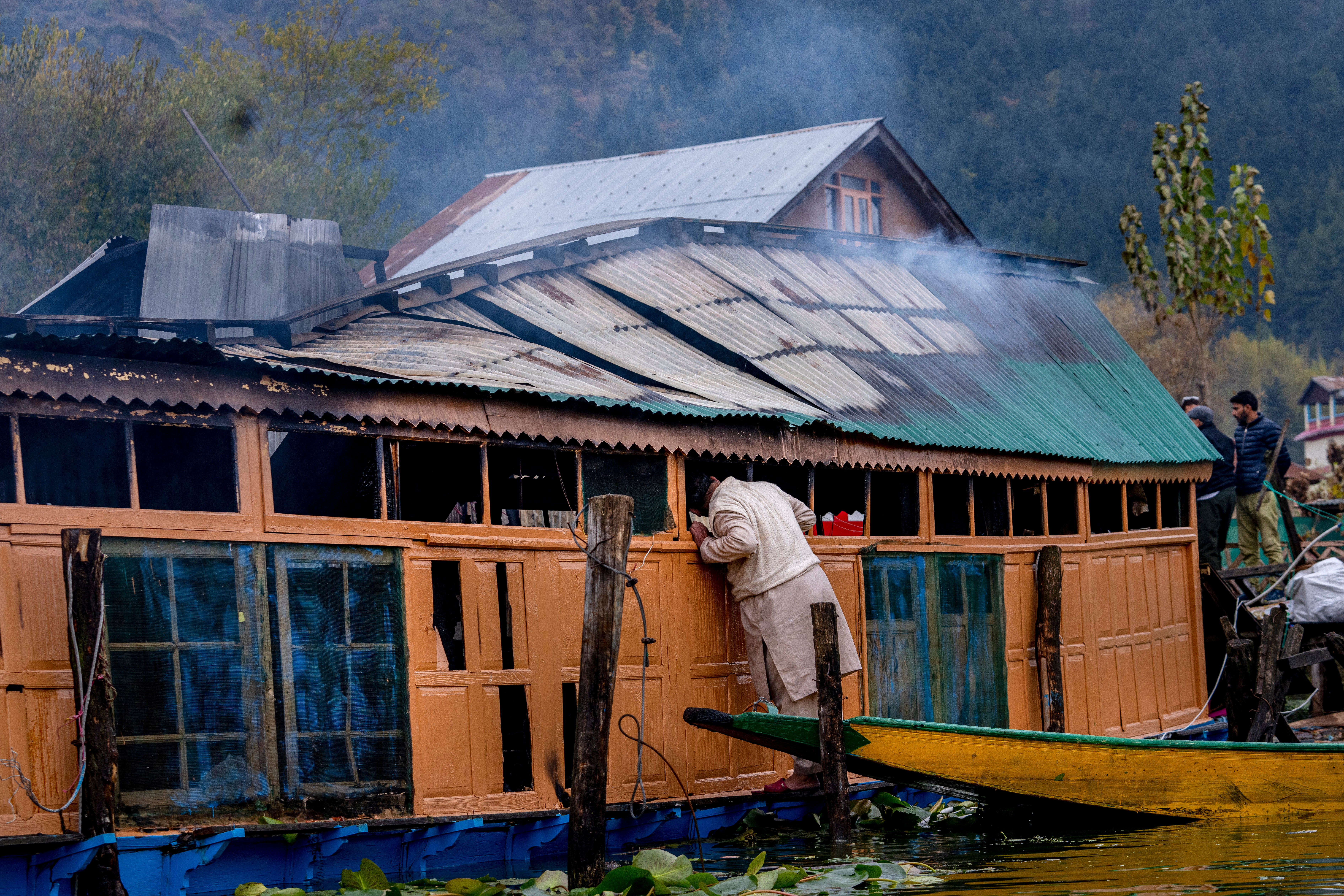 India Kashmir Houseboats Fire