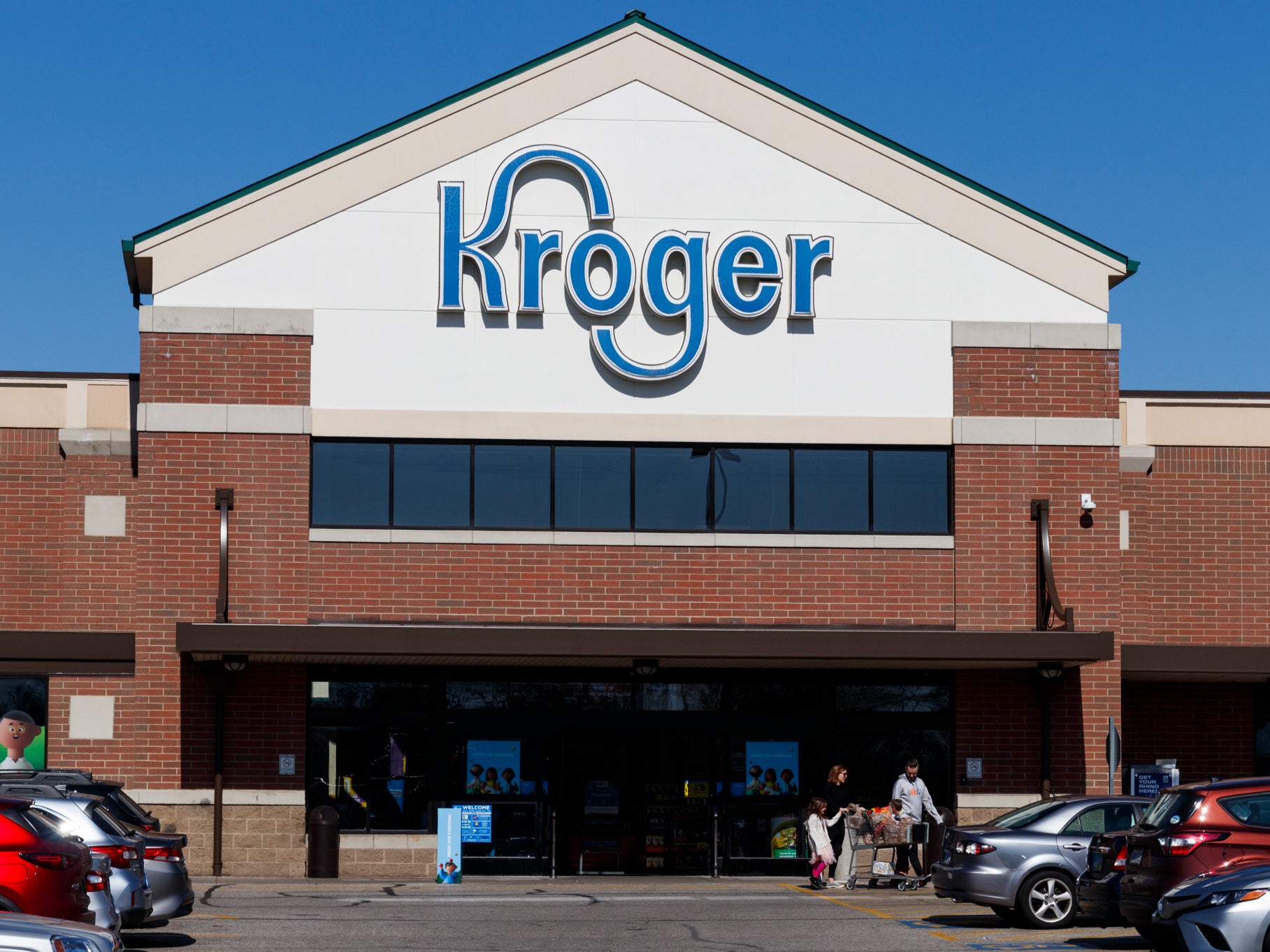 A Kroger location in Cincinnati, Ohio. Kroger and Albertsons have agreed to sell nearly 600 stores to appease regulators ahead of a proposed merger