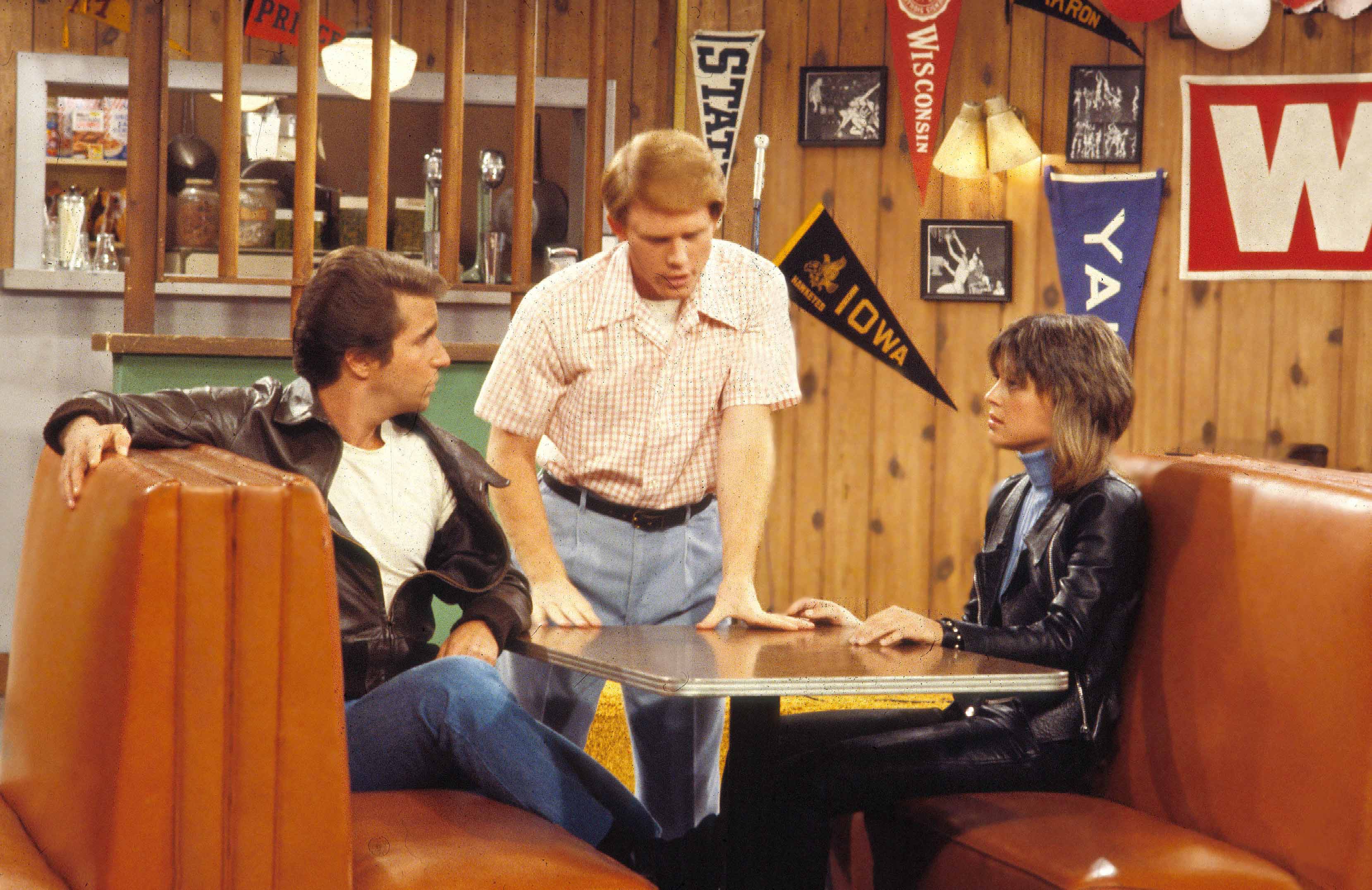 Henry Winkler, Ron Howard and Suzi Quatro as Fonzie, Richie Cunningham and Leather Tuscadero in ‘Happy Days’