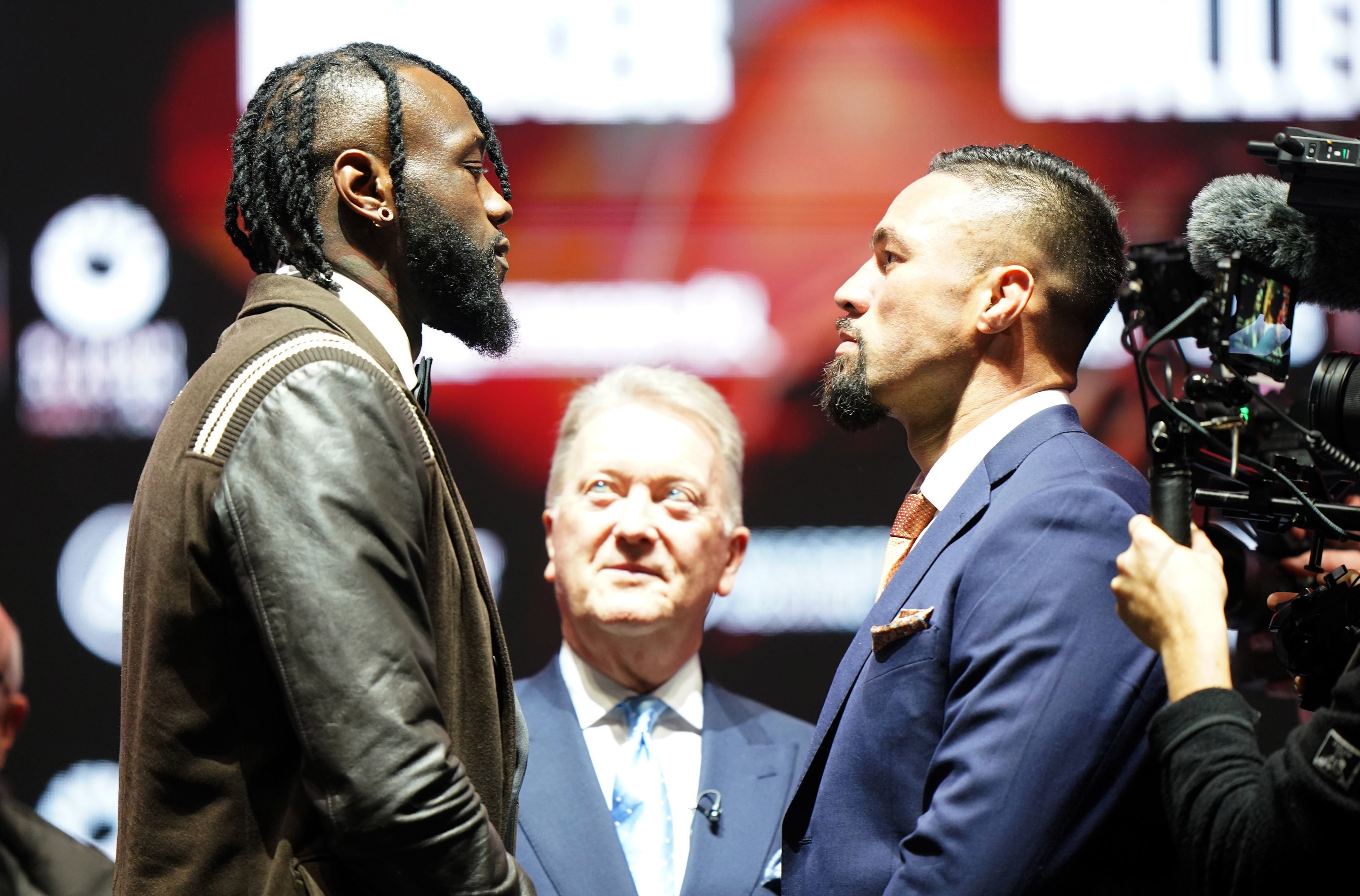 Wilder (left) facing off with opponent Joseph Parker