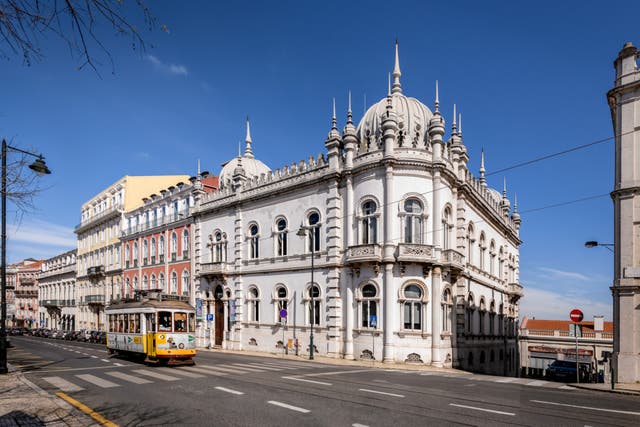 <p>There’s plenty to discover behind exquisite facades in Principe Real </p>