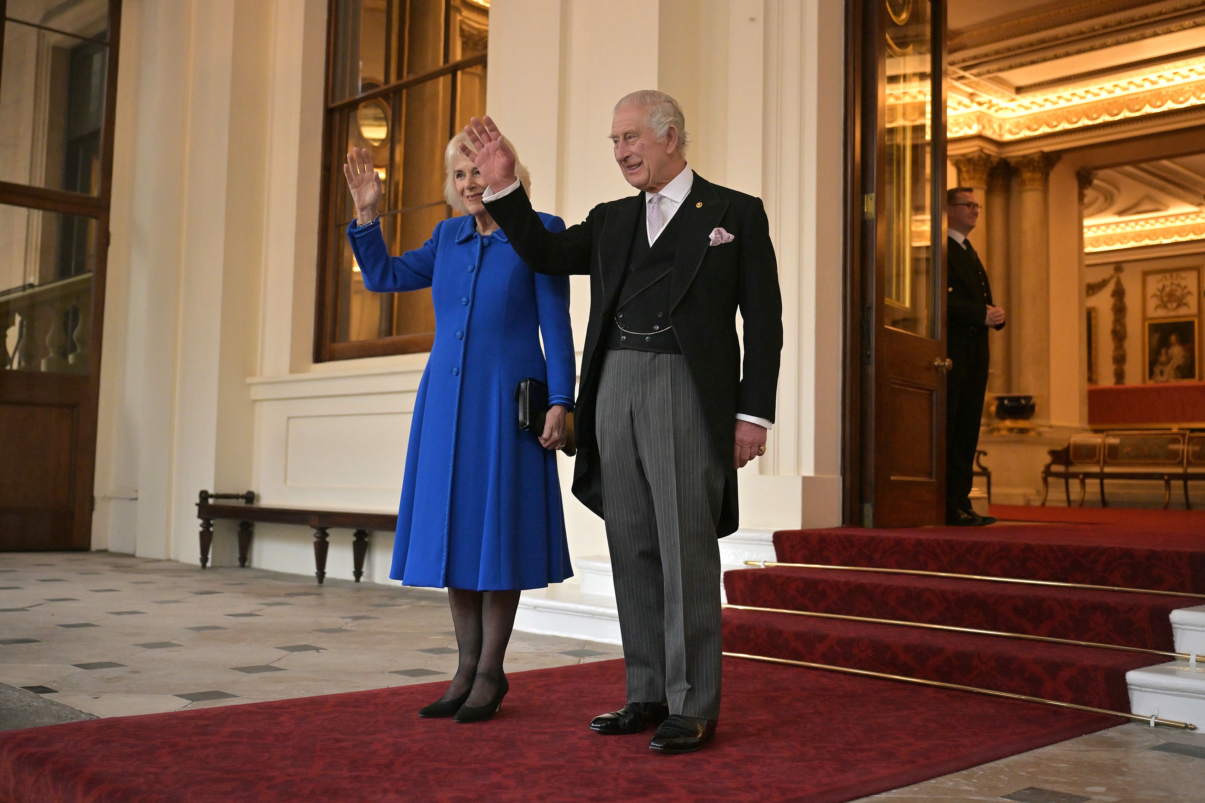 The King and Queen wave farewell to the South Korean President and the First Lady (Ben Stansall/PA)