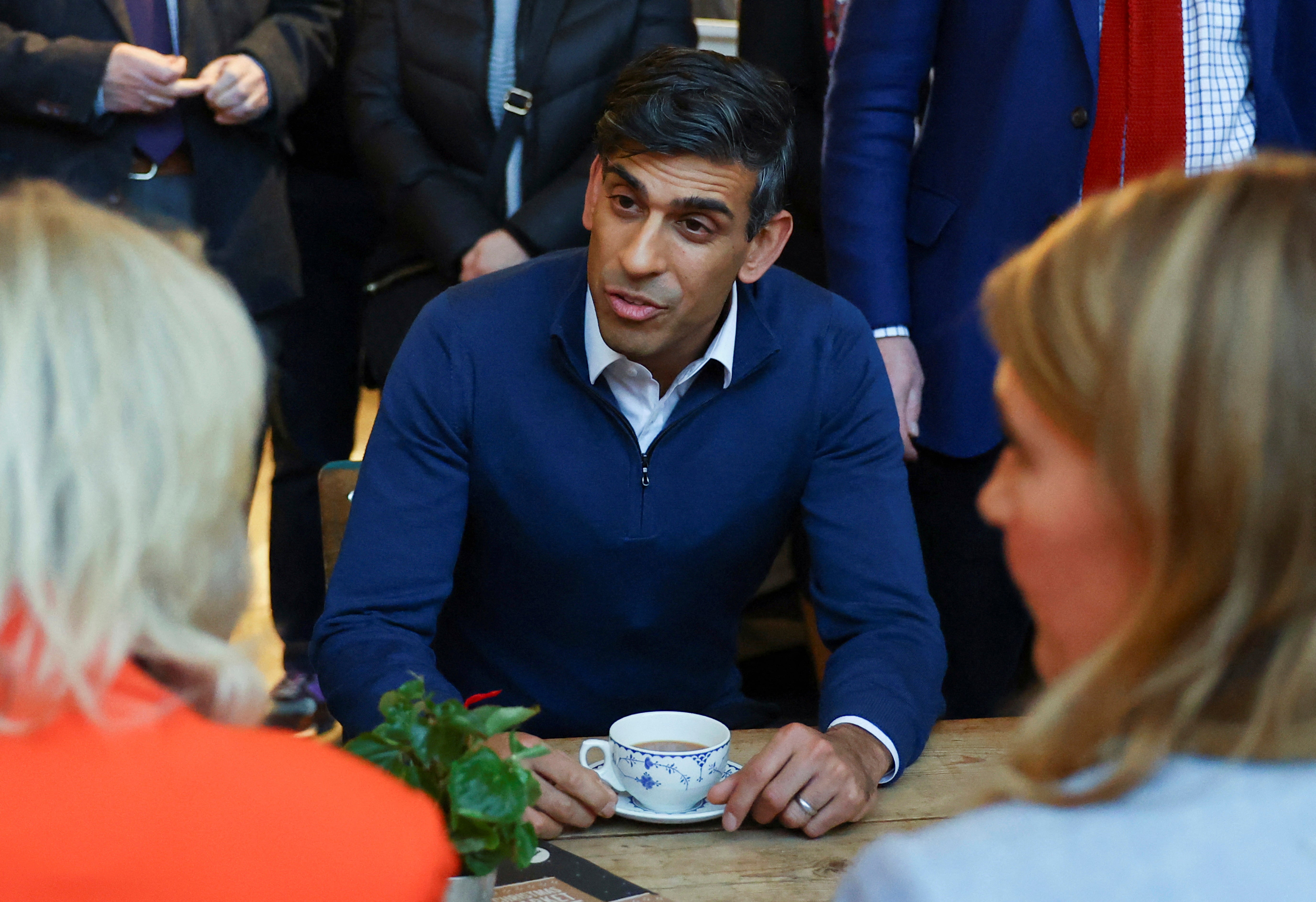 Rishi Sunak meets small business owners after tax cuts at autumn statement