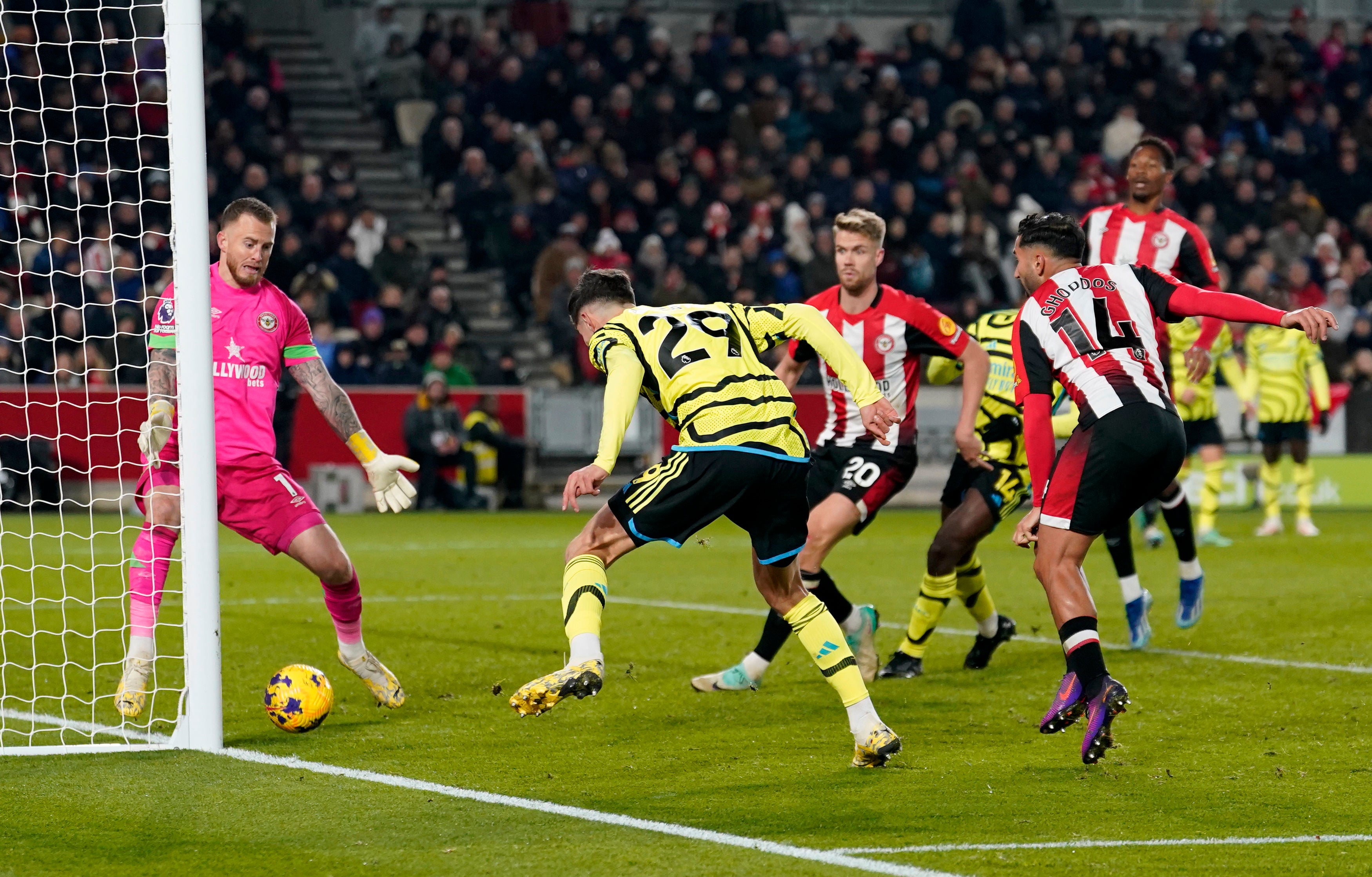 Super sub Kai Havertz nods home to send Arsenal to the top of the Premier League