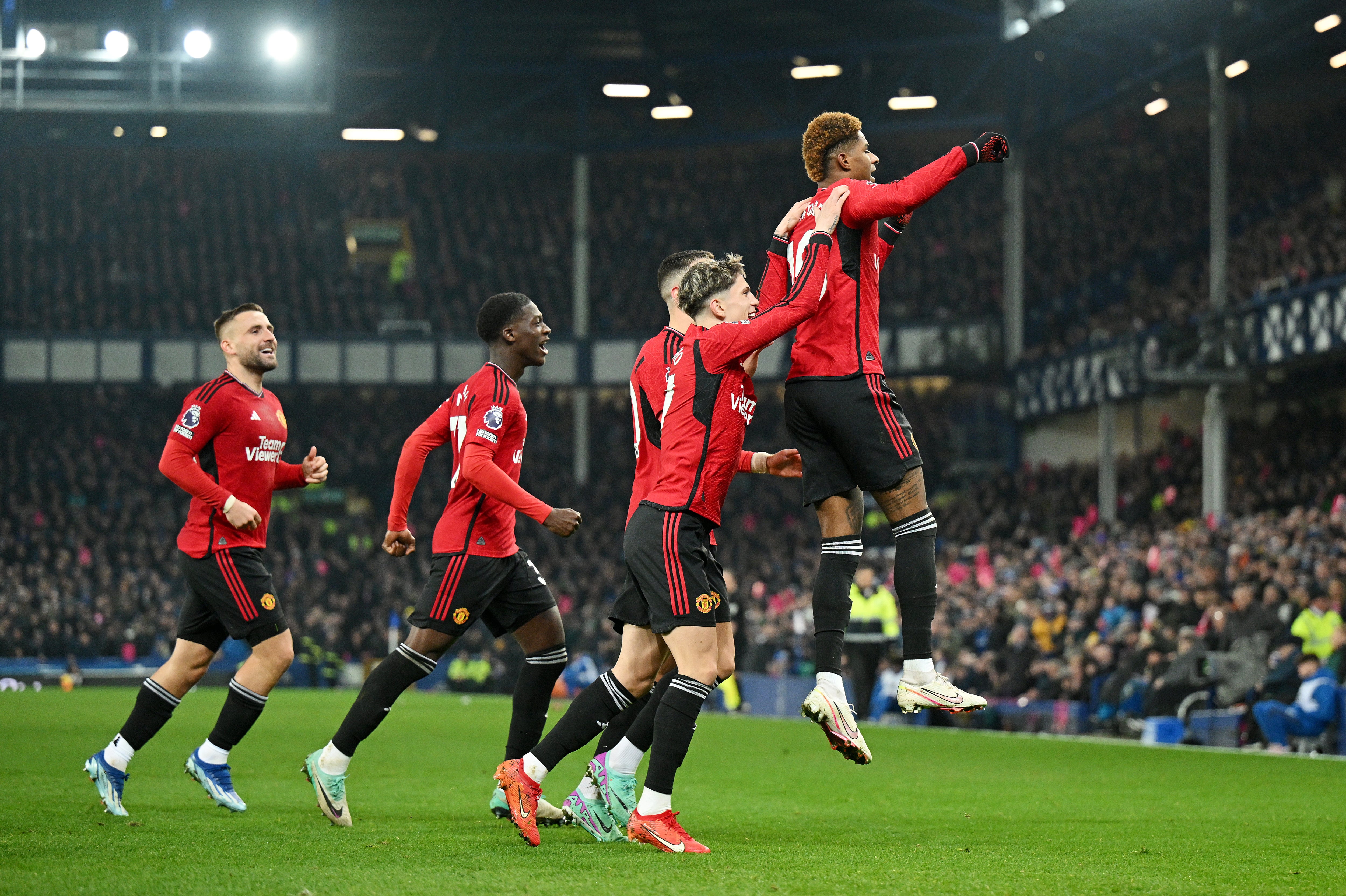 Marcus Rashford was mobbed by his Manchester United teammates after scoring at Everton