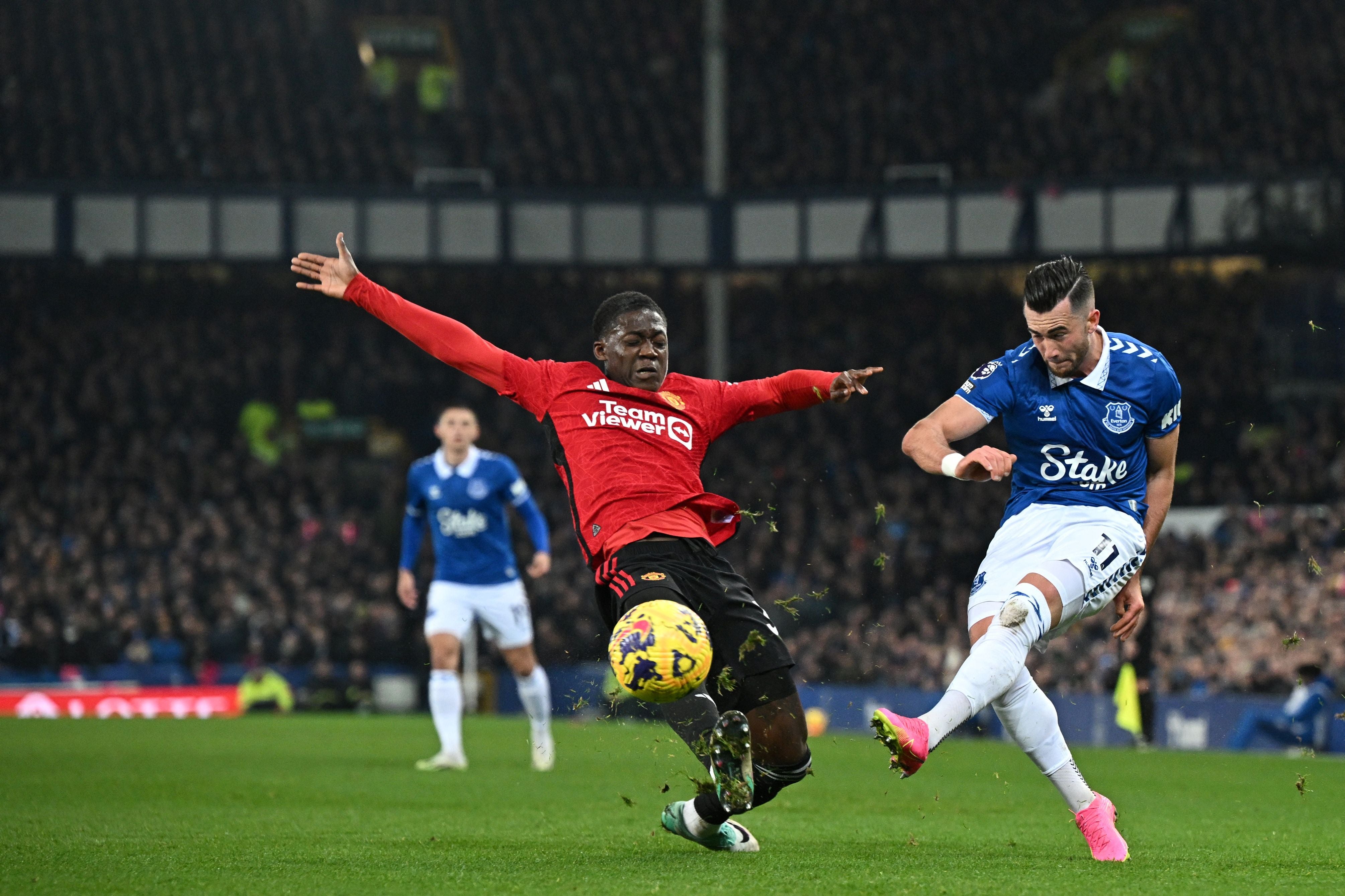 Mainoo’s impressive performance against Everton points to a solution for Man Utd’s wavering midfield