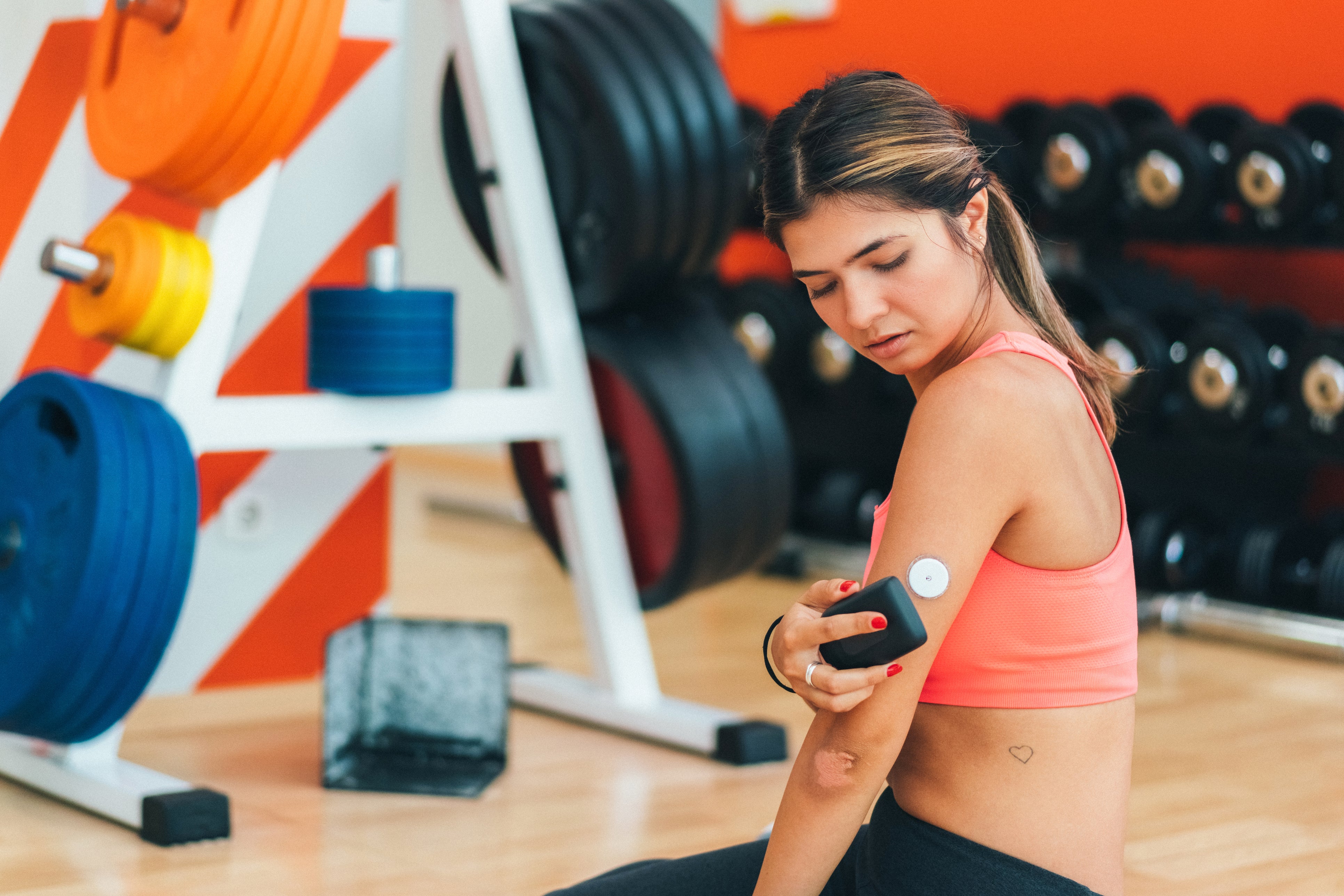 The device allows participants to log their food intake and wear a glucose monitor for two weeks to measure blood sugar levels