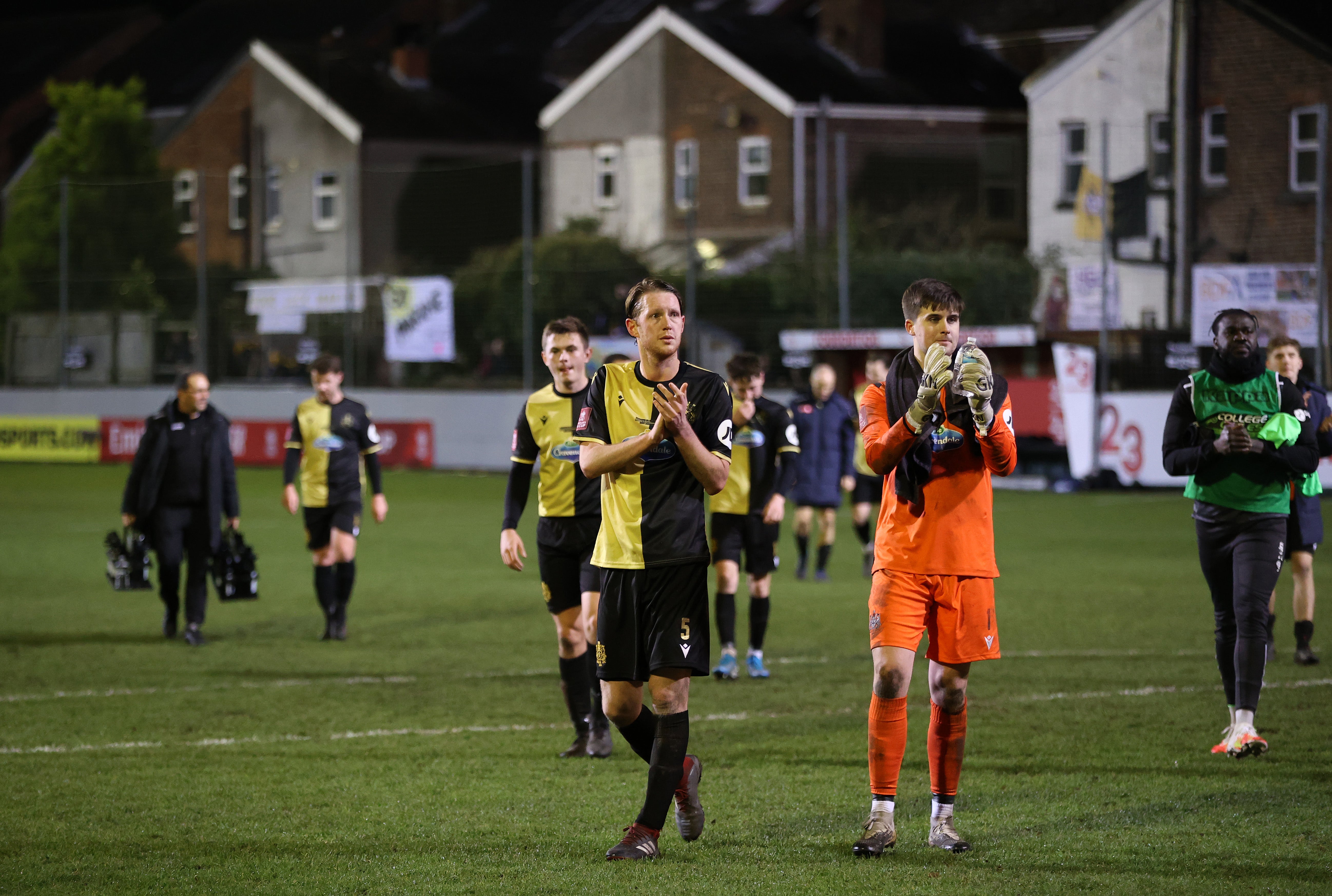 Marine players clapped the fans who watched from gardens surrounding the grounds to the Covid-19 restrictions