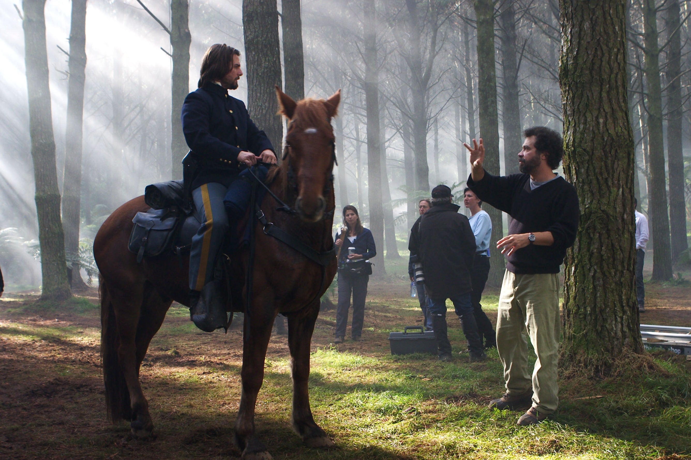 Taking direction: Edward Zwick and Tom Cruise on ‘The Last Samurai’ set