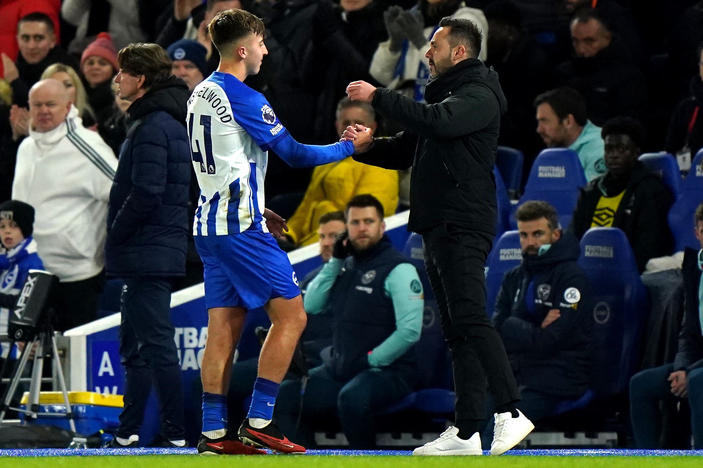 Jack Hinshelwood (left) is congratulated by manager Roberto De Zerbi (Adam Davy/PA)