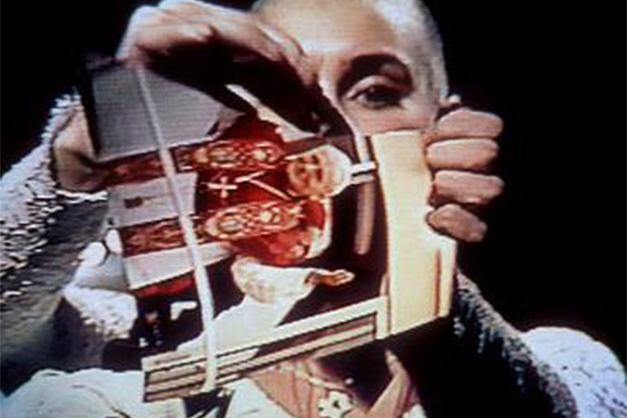 The moment Sinead O’Connor tore up a photo of the Pope on ‘Saturday Night Live’