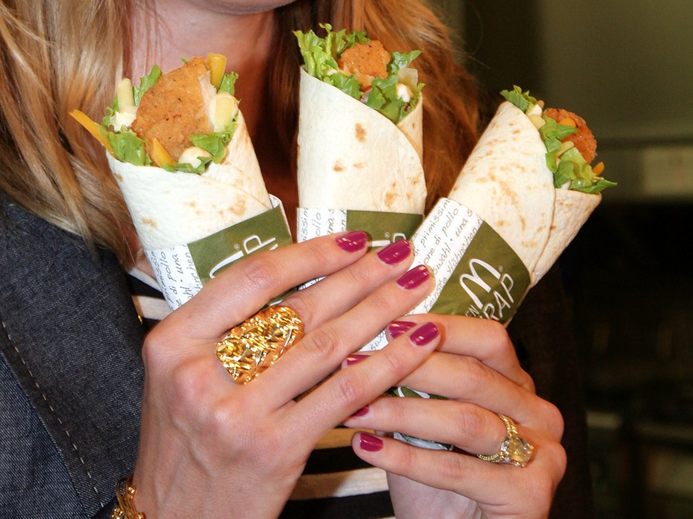 Super model Heidi Klum poses with three new designed McDonald’s chicken wraps during a press conference at the Munich Inner City McDonald’s Restaurant ‘Im Tal’ on 29 May 2008 in Munich, Germany