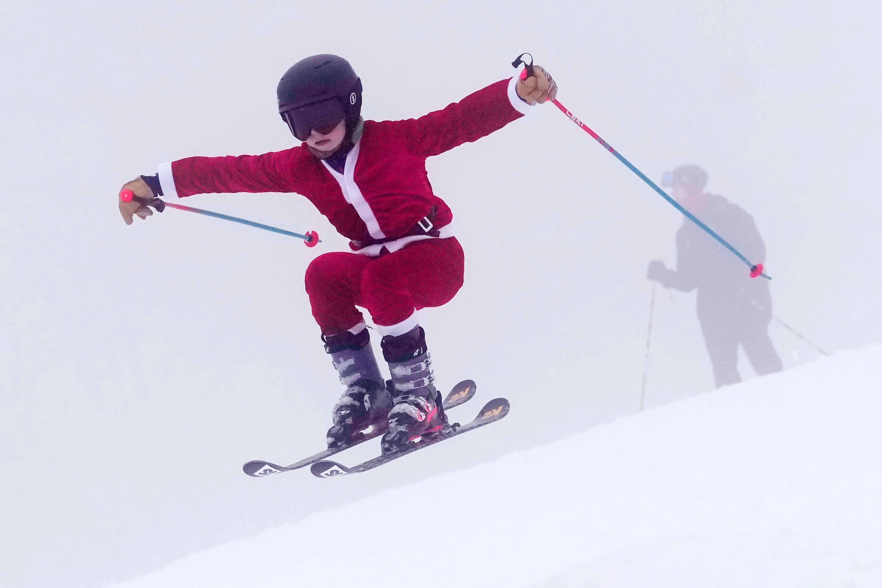 Skiing Santas