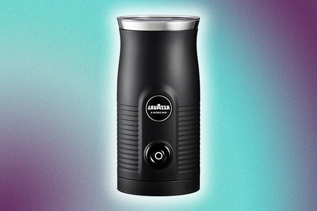 <p>Whip up frothed hot milk, frothed cold milk, and hot milk with the touch of a button</p>