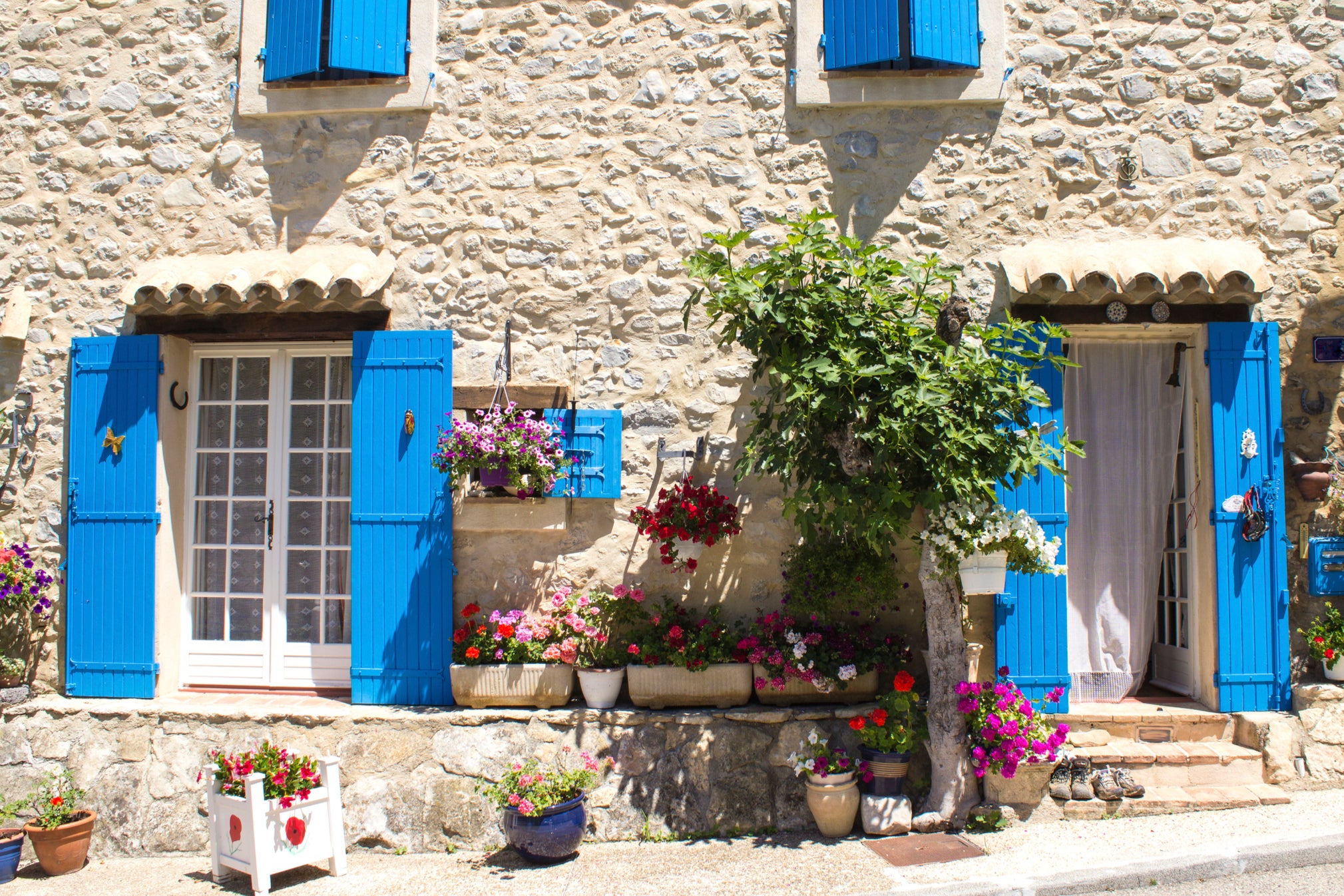 <p>Staying with acquaintances in Provence? You may need documentary proof... but there’s a way around it</p>