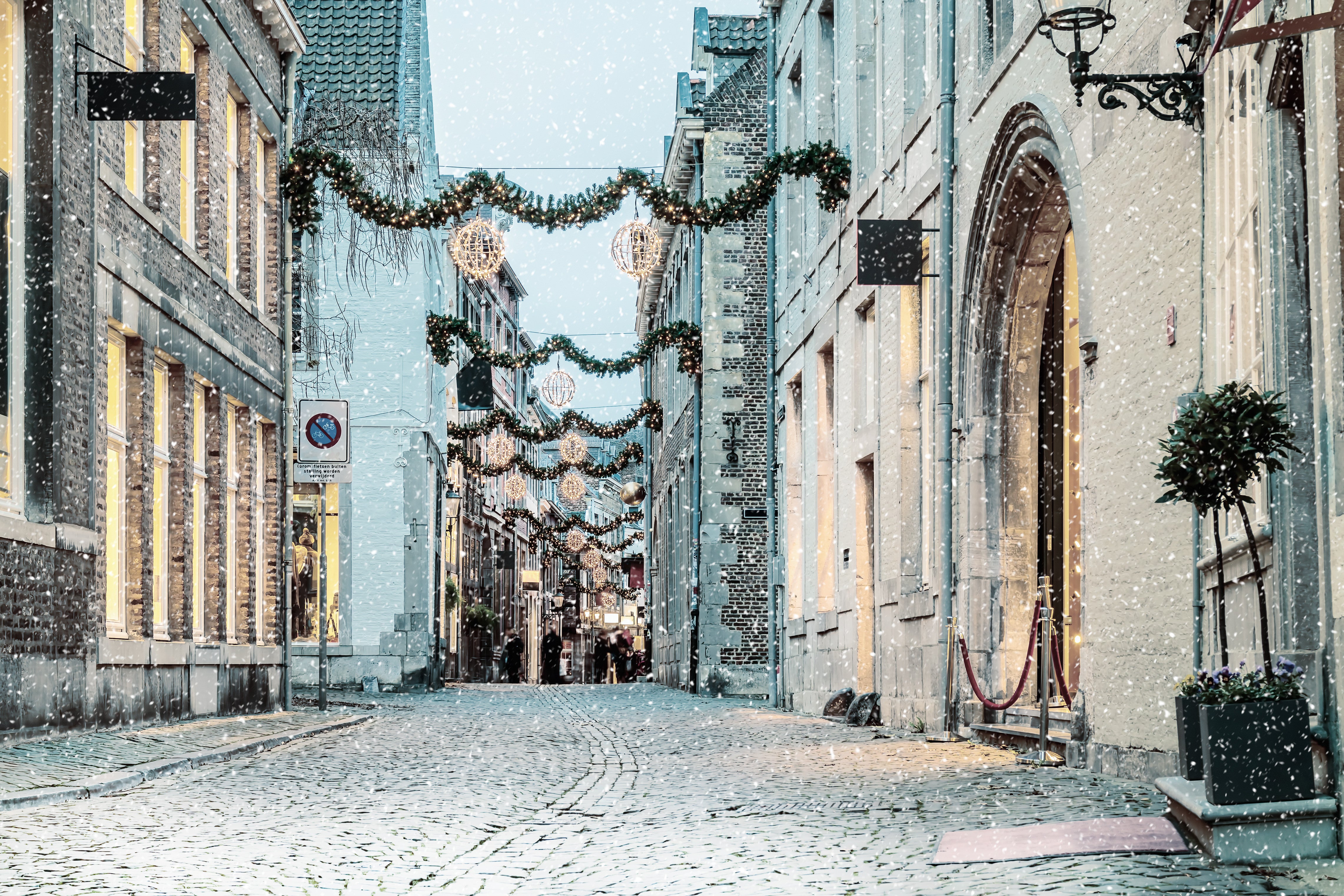 A tri-country train takes travellers to Maastricht