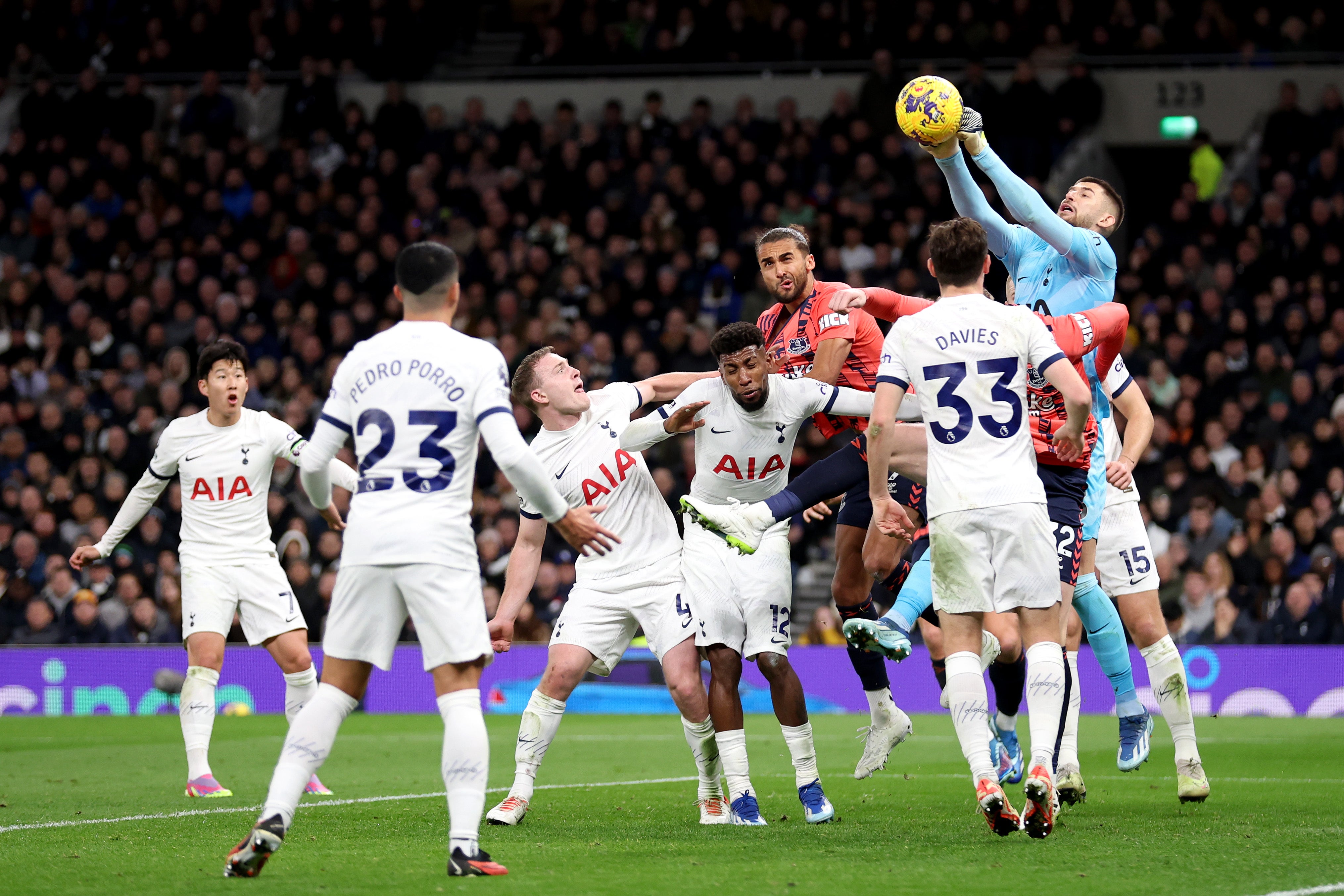 Guglielmo Vicario punches clear for Spurs as Everton push for goals