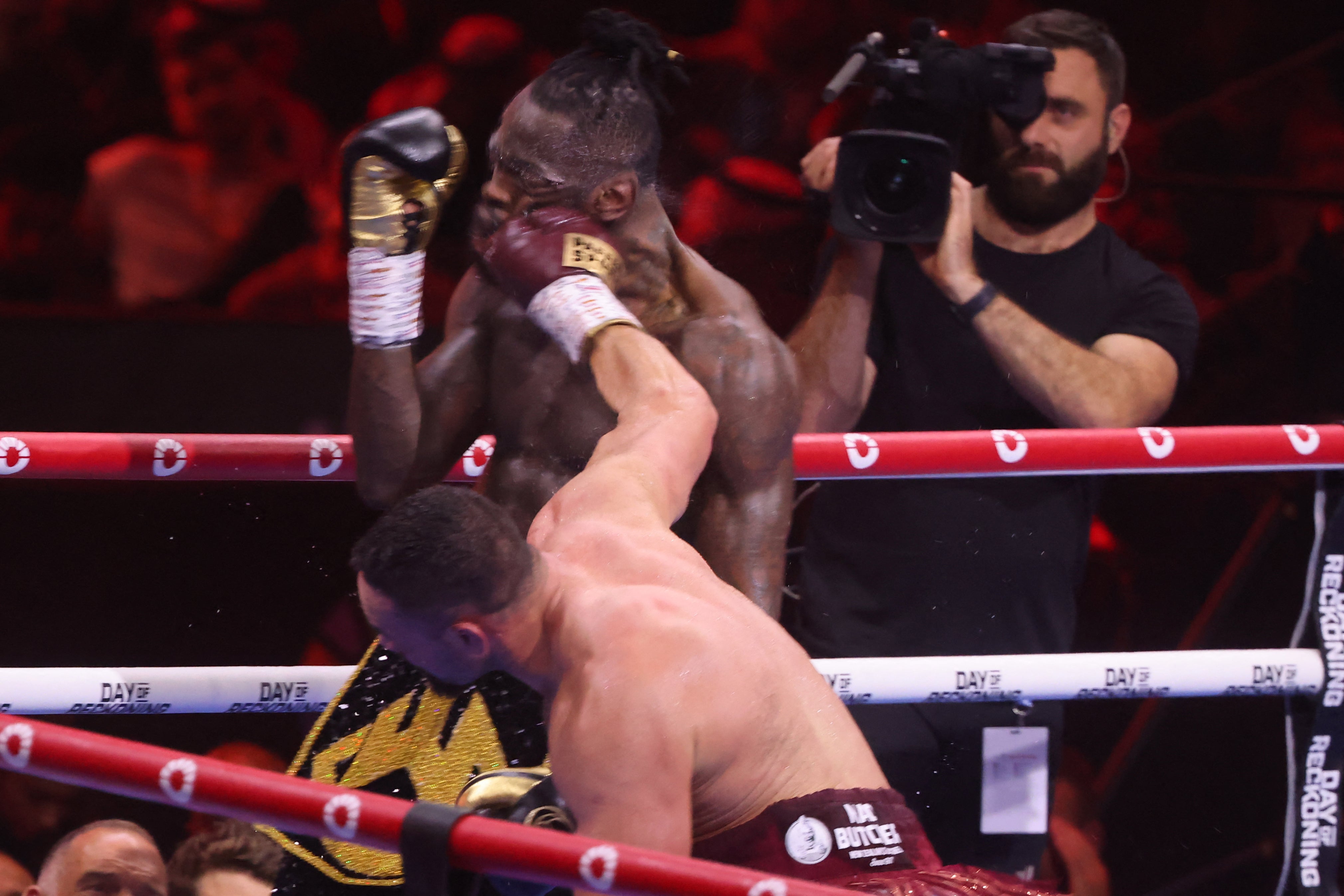 Deontay Wilder během porážky drtivých bodů Josephem Parkerem v prosinci 2023