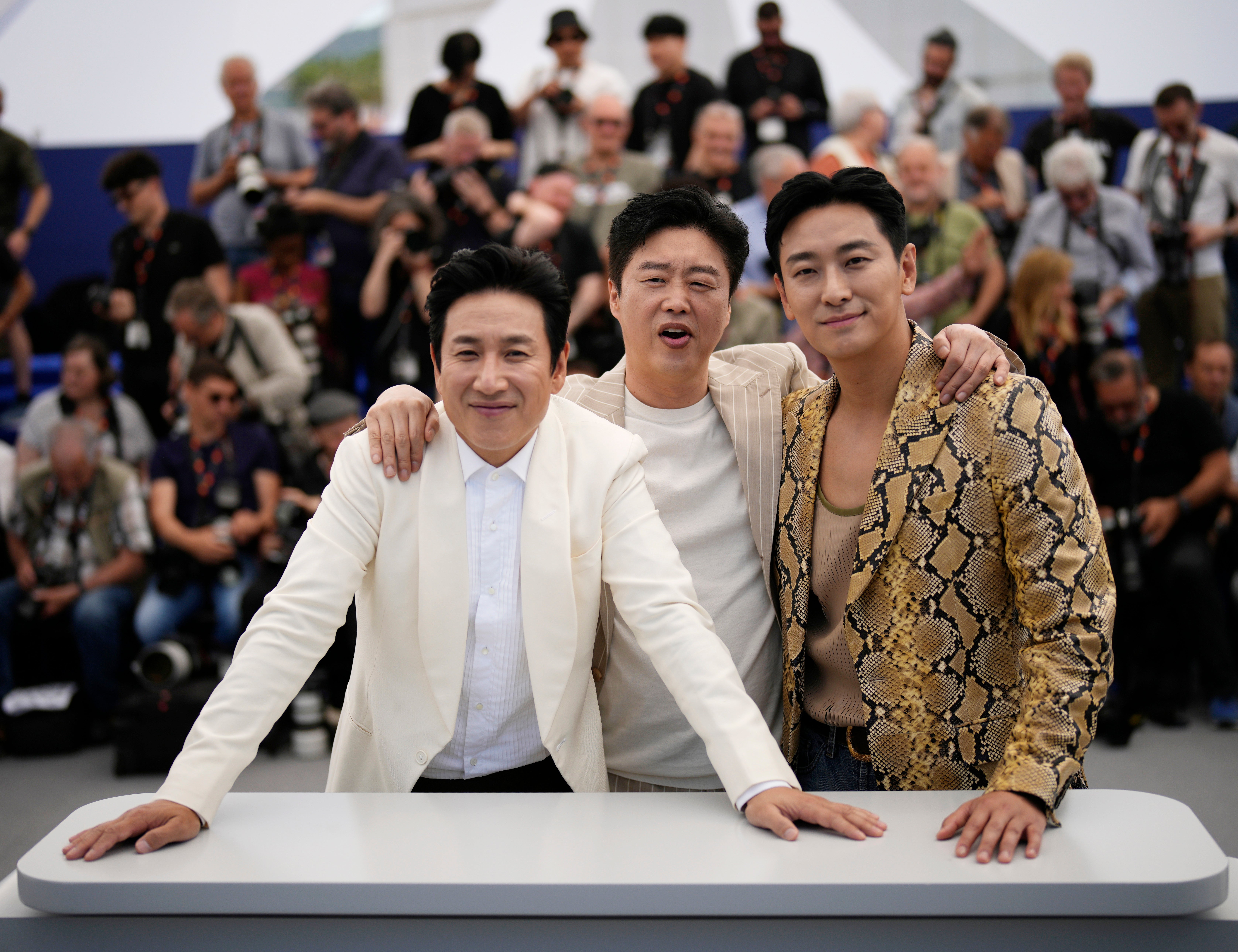 Lee (left) with Kim Hee-won and Ju Ji-hoon in Cannes on 22 May 2023