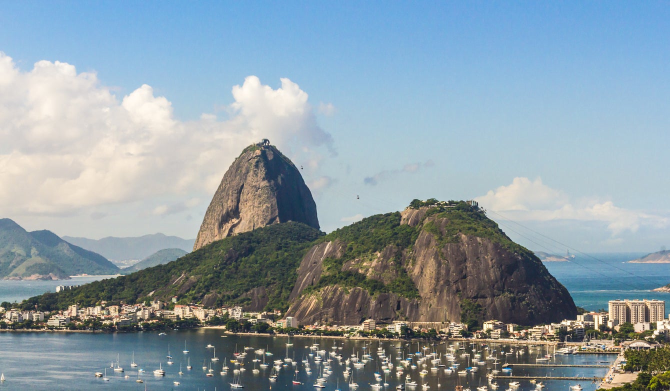 This peak is named after its resemblance to a sugarloaf