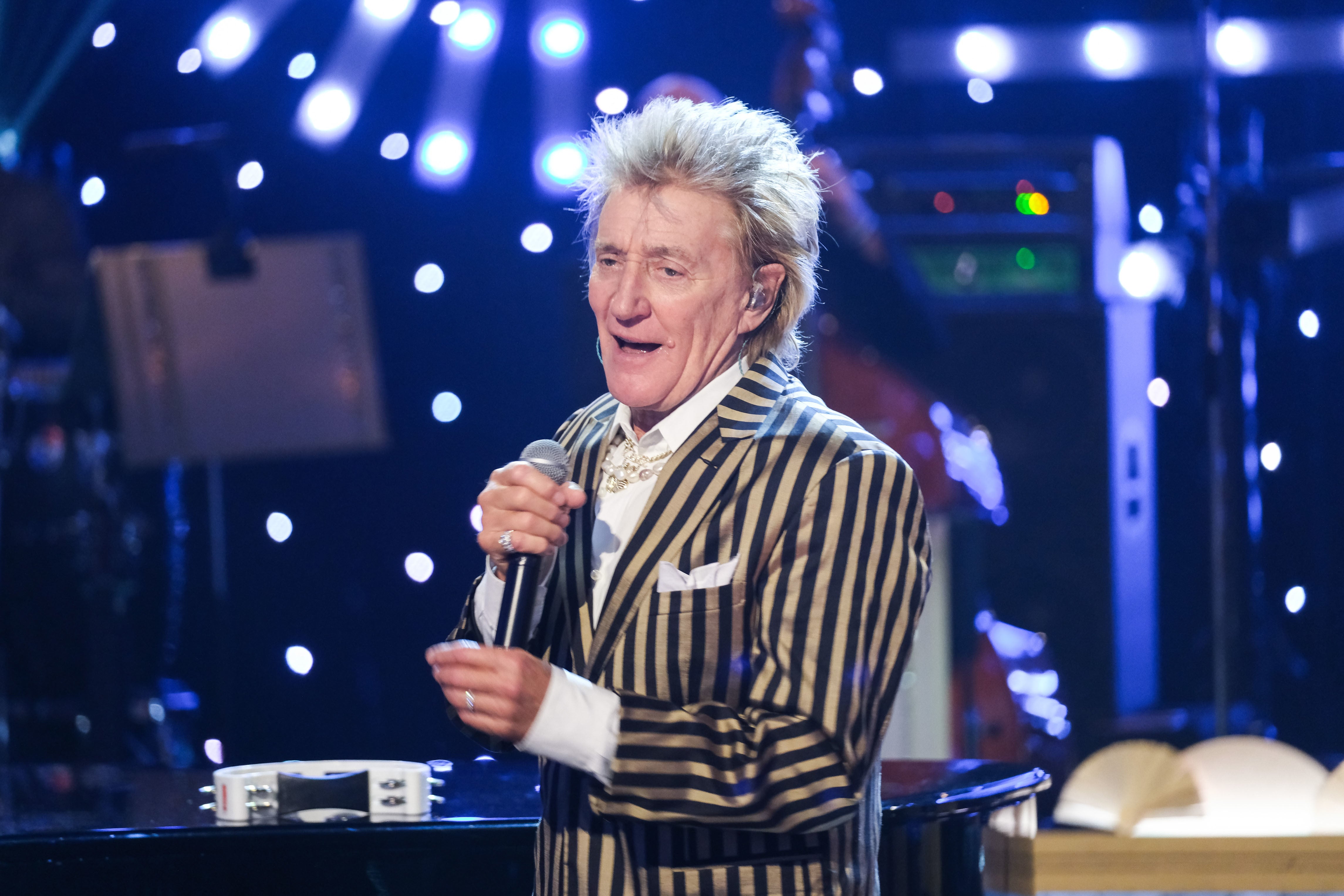 Rod Stewart performing at ‘Hootenanny’