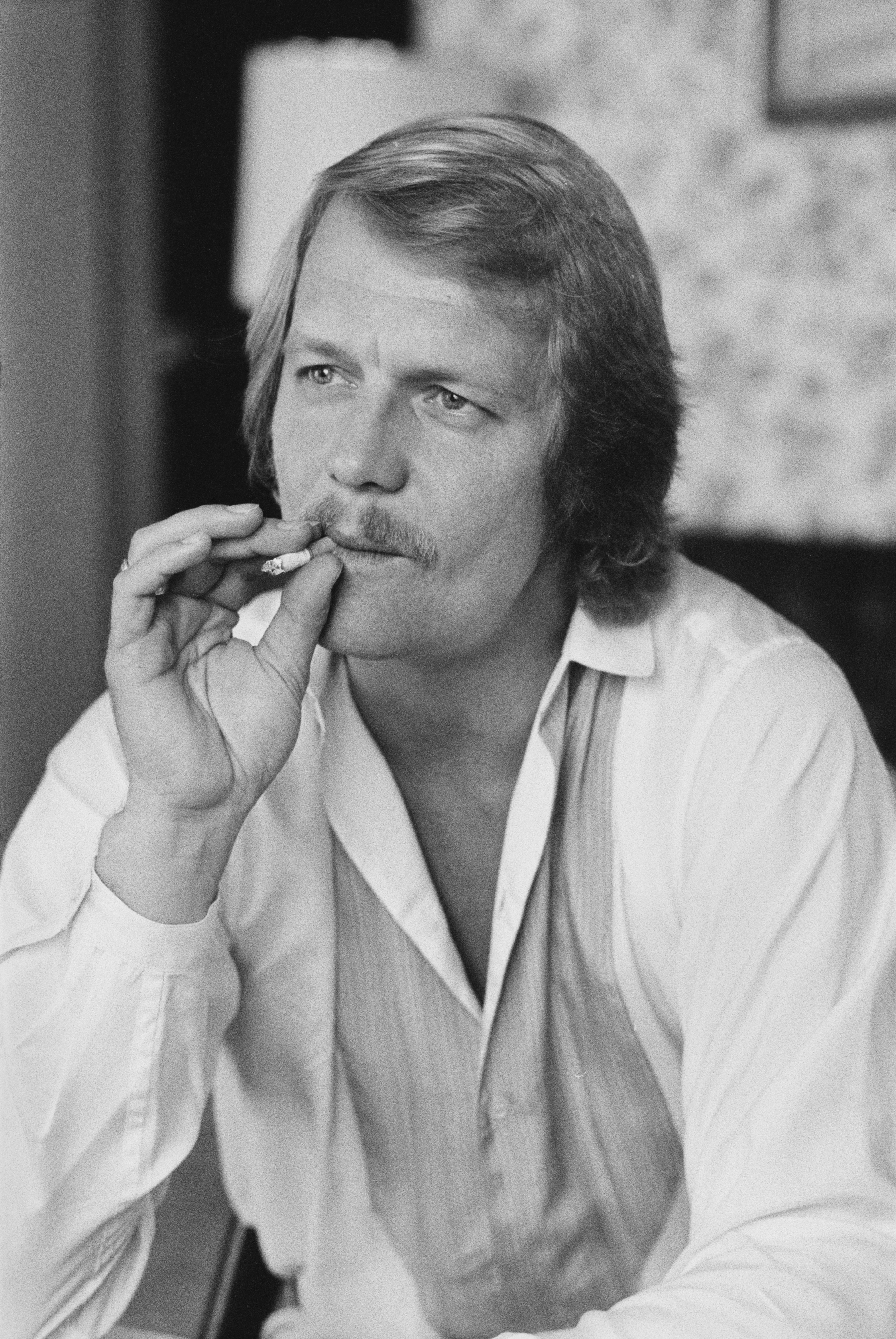 American actor David Soul smoking a cigarette, UK, 18th May 1978.