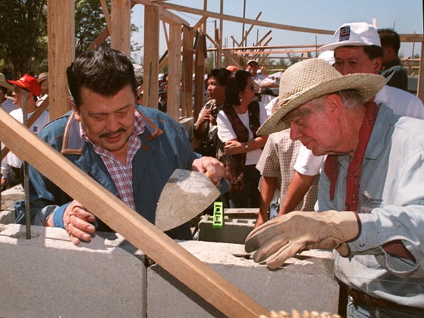 President Joseph Estrada (L) and Carter (R) cement concrete blocks as they build a wall for a house of Filipinos as part of Jimmy Carter’s Habitat for Humanity project in southern Philippines on March 22, 1999