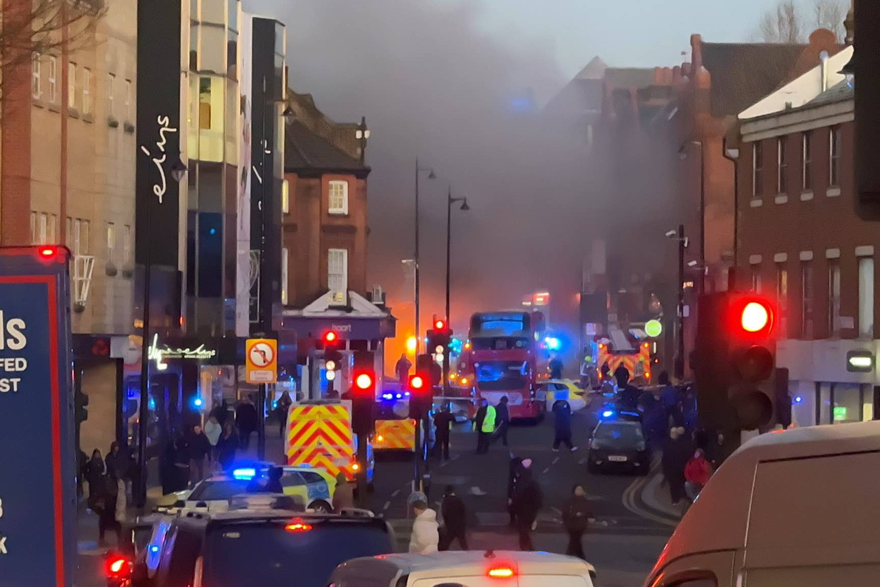 An electric double decker bus caught fire in Wimbledon (@StevenW65432097/PA)