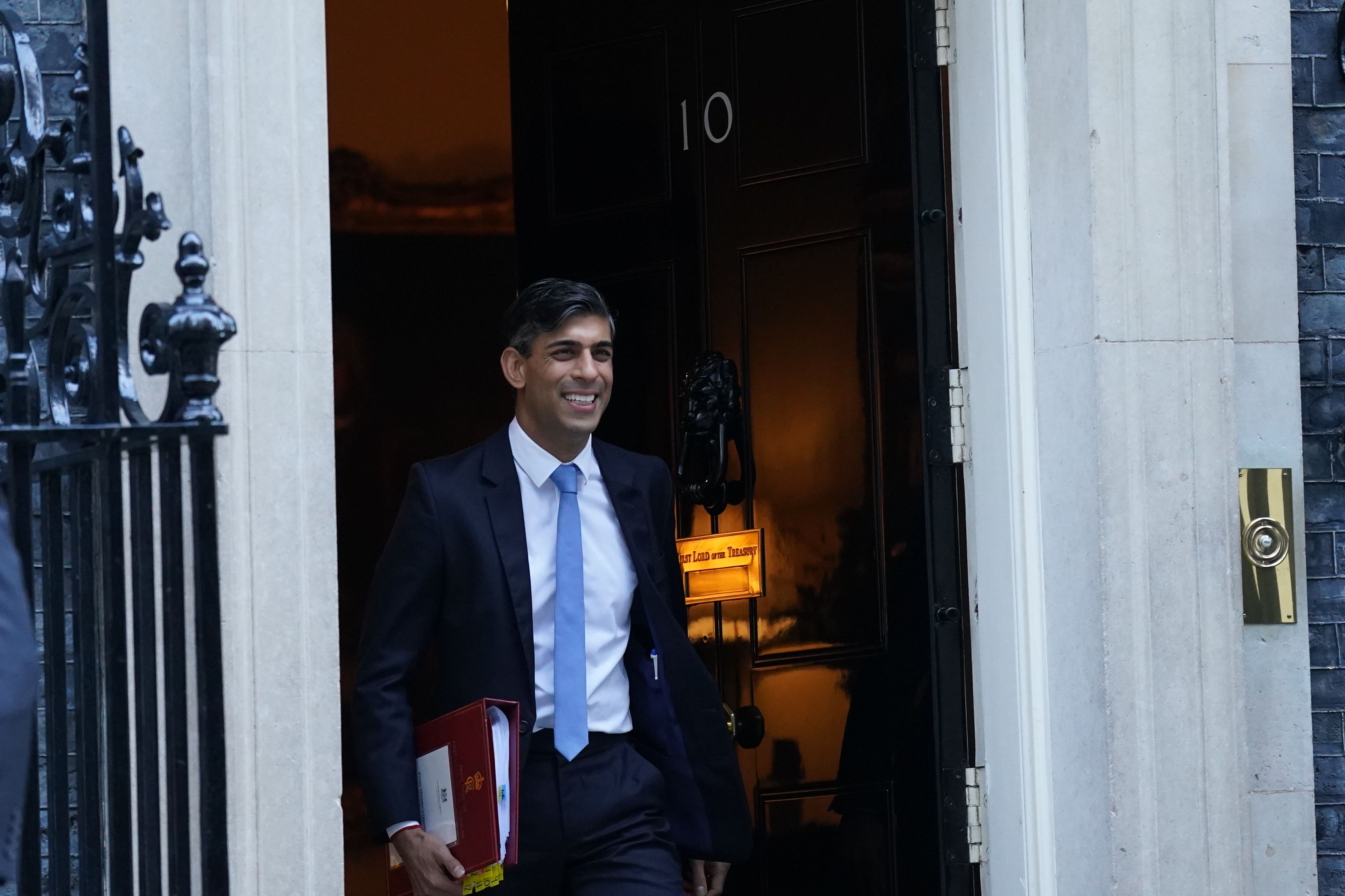 Rishi Sunak faces a Commons showdown over the deportation scheme