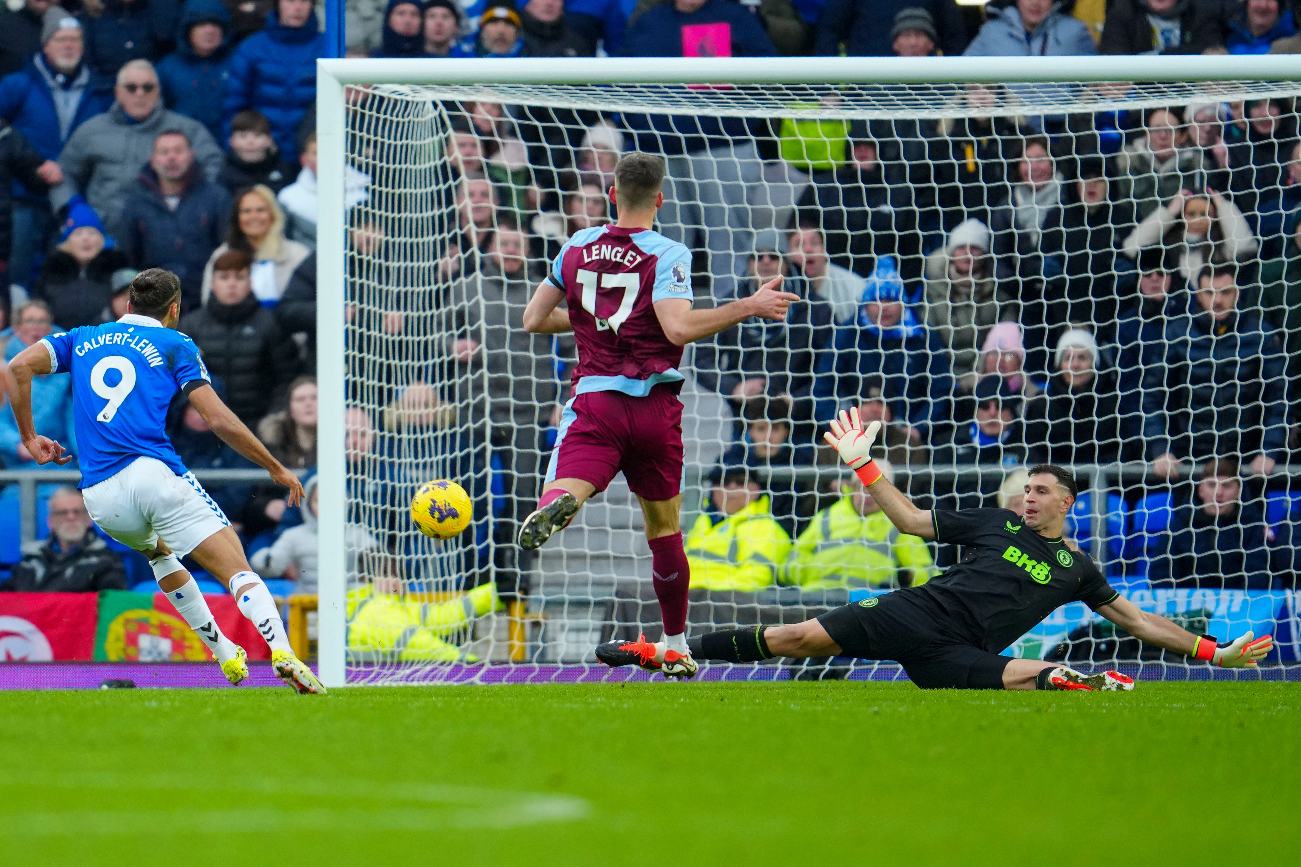 Calvert-Lewin fluffs his lines in front of goal