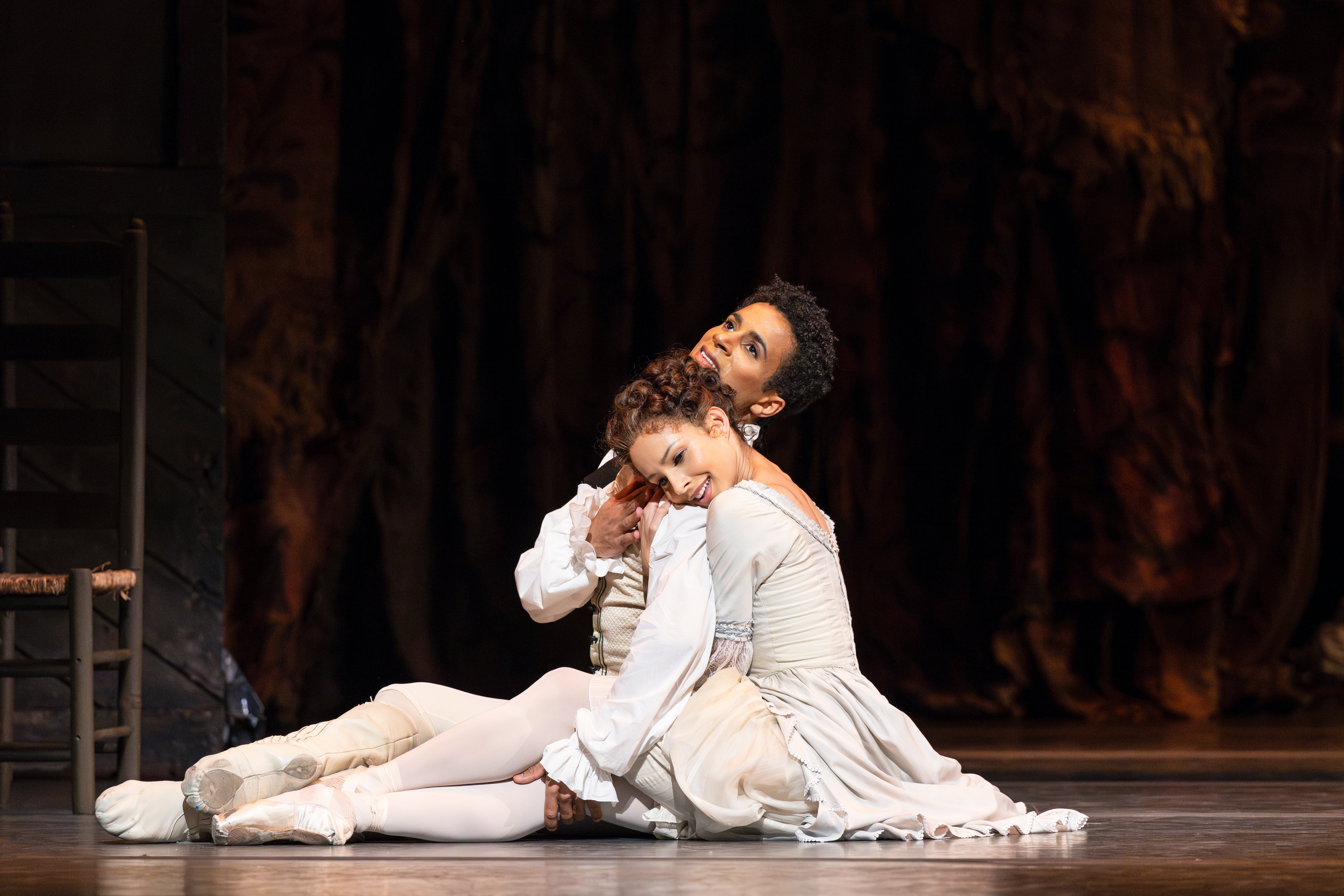 Francesca Hayward (Manon) with Marcelino Sambé (Des Grieux)