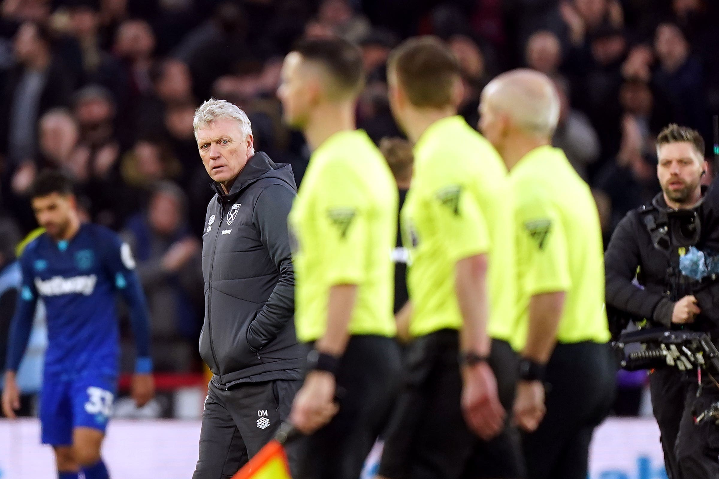 David Moyes, left, shows his frustration after a late penalty gave Sheffield United a point (Mike Egerton/PA)