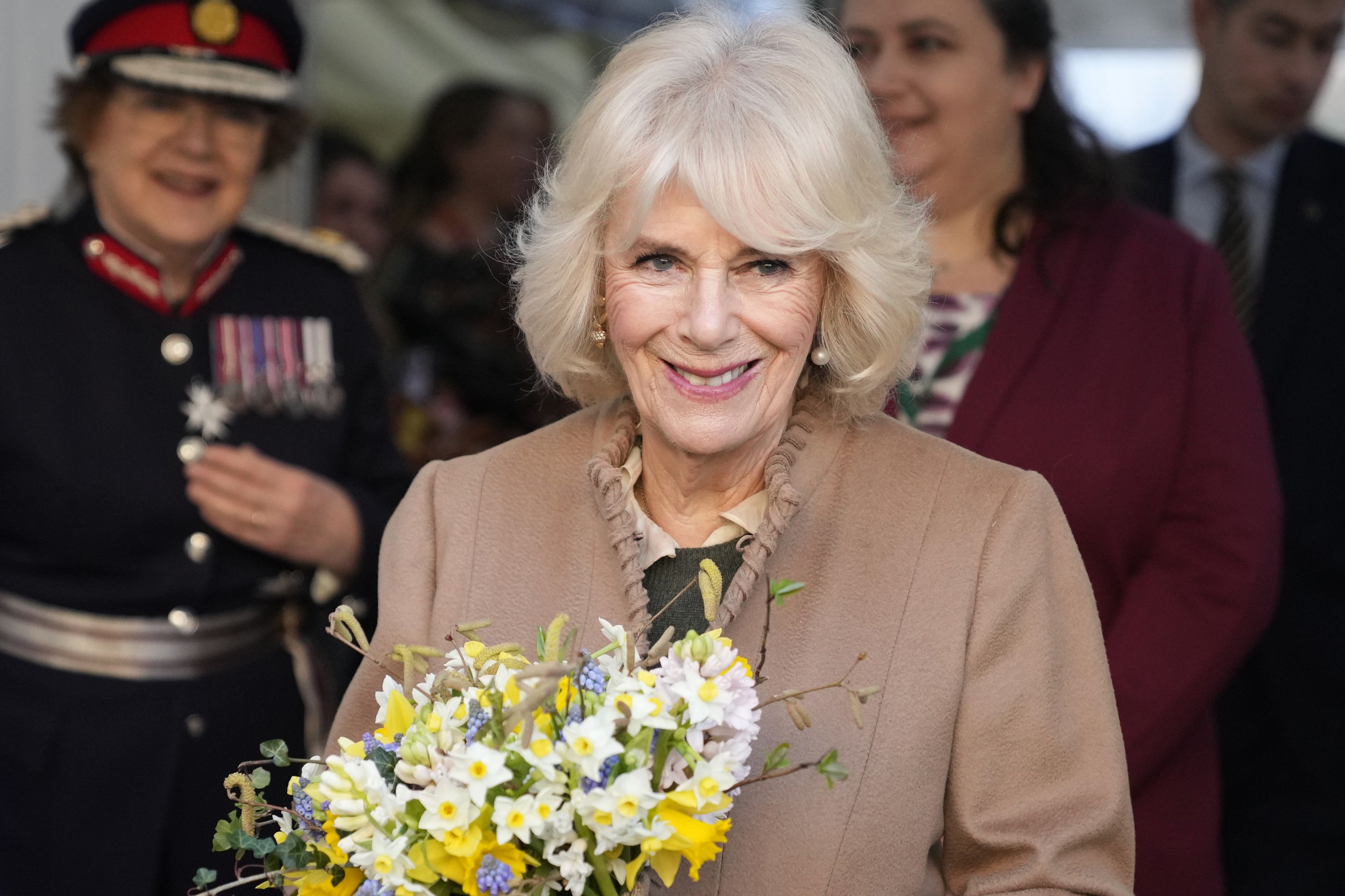 The Queen visited the Swindon Domestic Abuse Support Service in Wiltshire (Alastair Grant/PA)